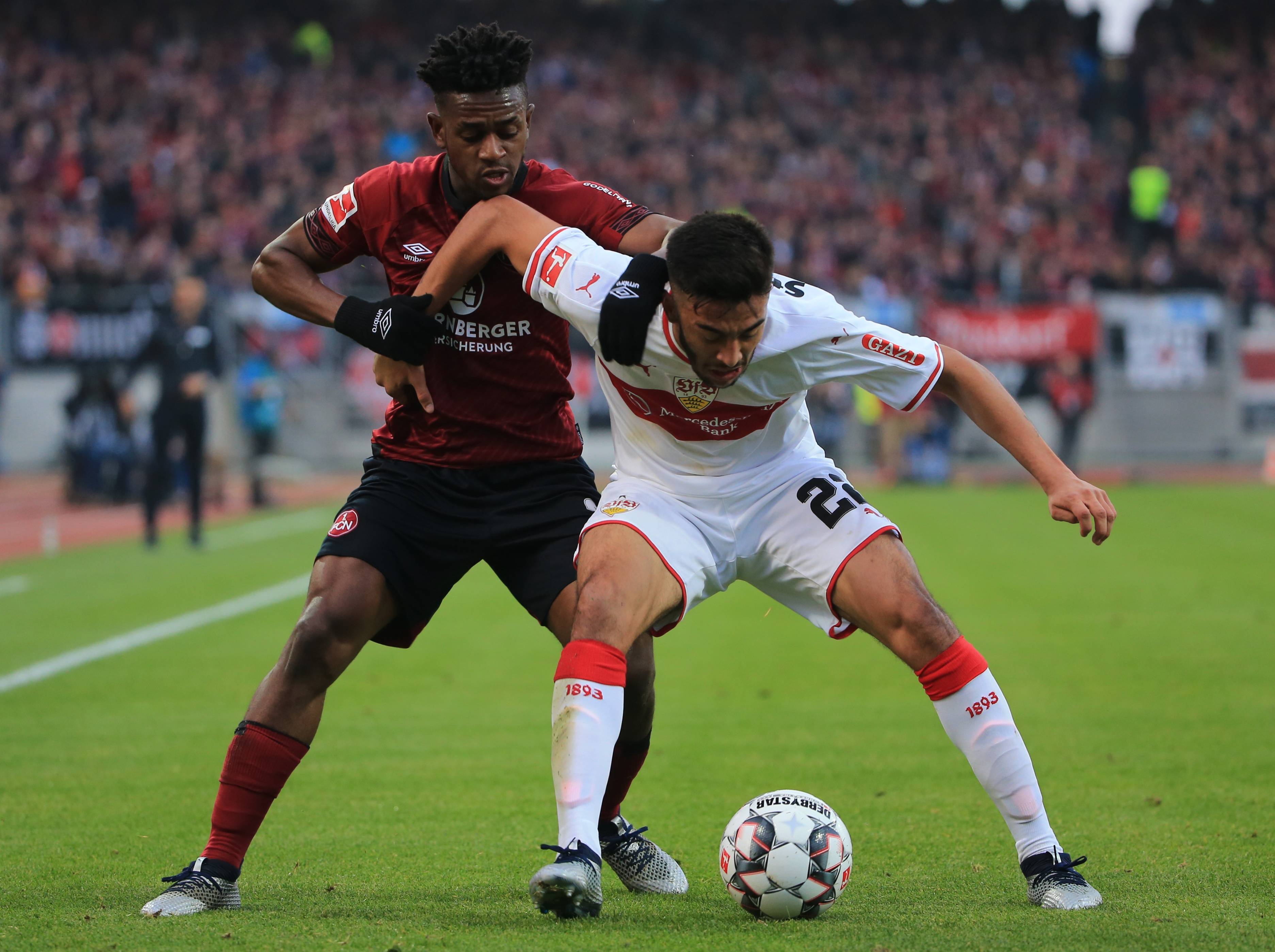 巴黎圣日耳曼主场取胜,继续领跑积分榜 巴黎圣日耳曼主场取胜,继续领跑积分榜