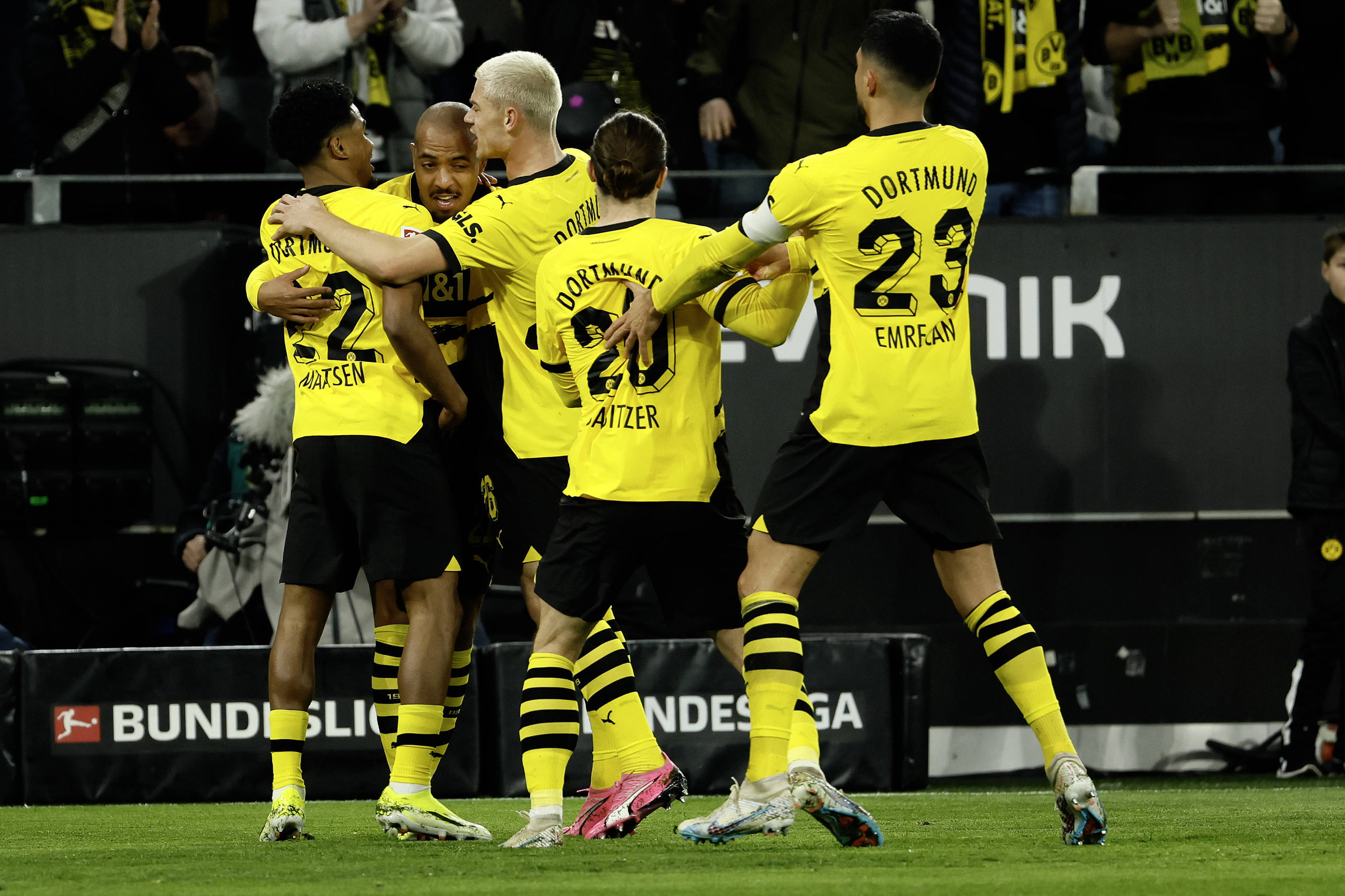 沃尔夫斯堡主场逼平多特蒙德,表现亮眼 沃尔夫斯堡主场逼平多特蒙德,表现亮眼