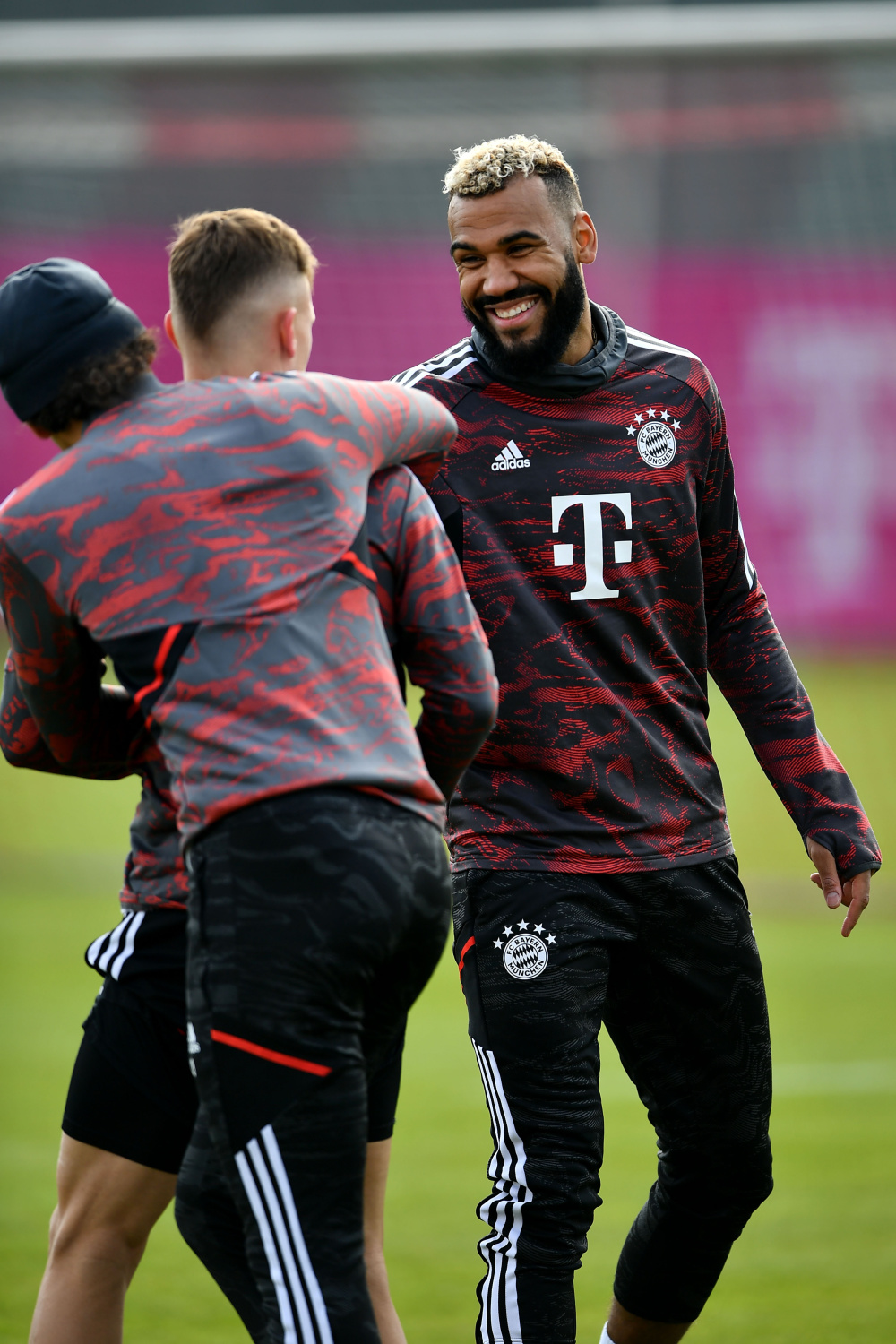 FB体育官网-拜仁慕尼黑球星在训练中大显身手,备战之际