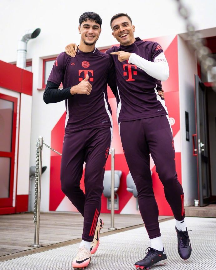 拜仁慕尼黑球星在训练中大显身手,备战之际 拜仁慕尼黑球星在训练中大显身手,备战之际