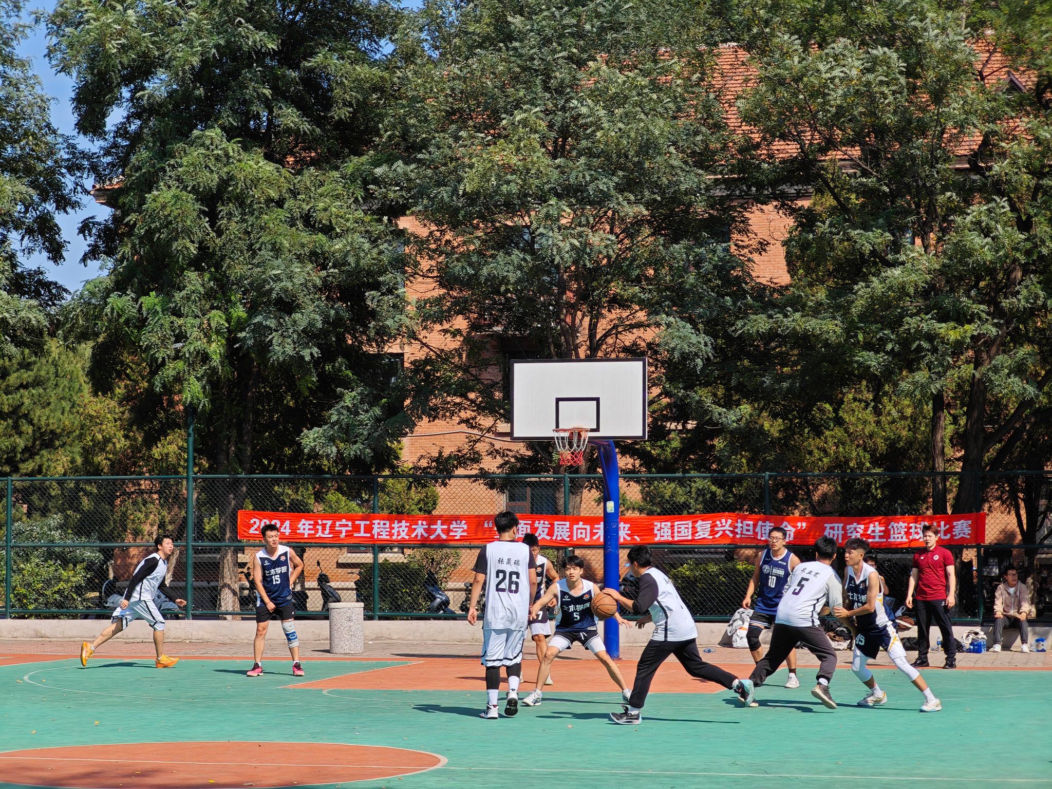 本季最激动人心的比赛即将在篮球赛场上展开 本季最激动人心的比赛即将在篮球赛场上展开