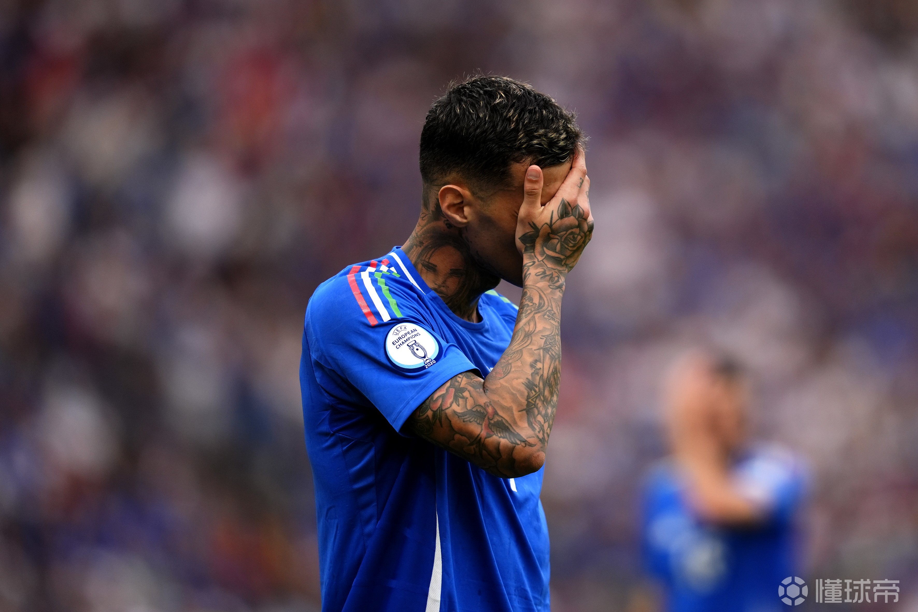 意大利队赛场斗志决绝,冠军氛围日益浓重 意大利队赛场斗志决绝,冠军氛围日益浓重