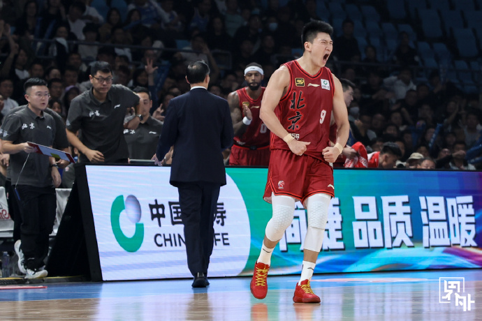 北京男篮主场战胜江苏队,保持不败记录 北京男篮主场战胜江苏队,保持不败记录