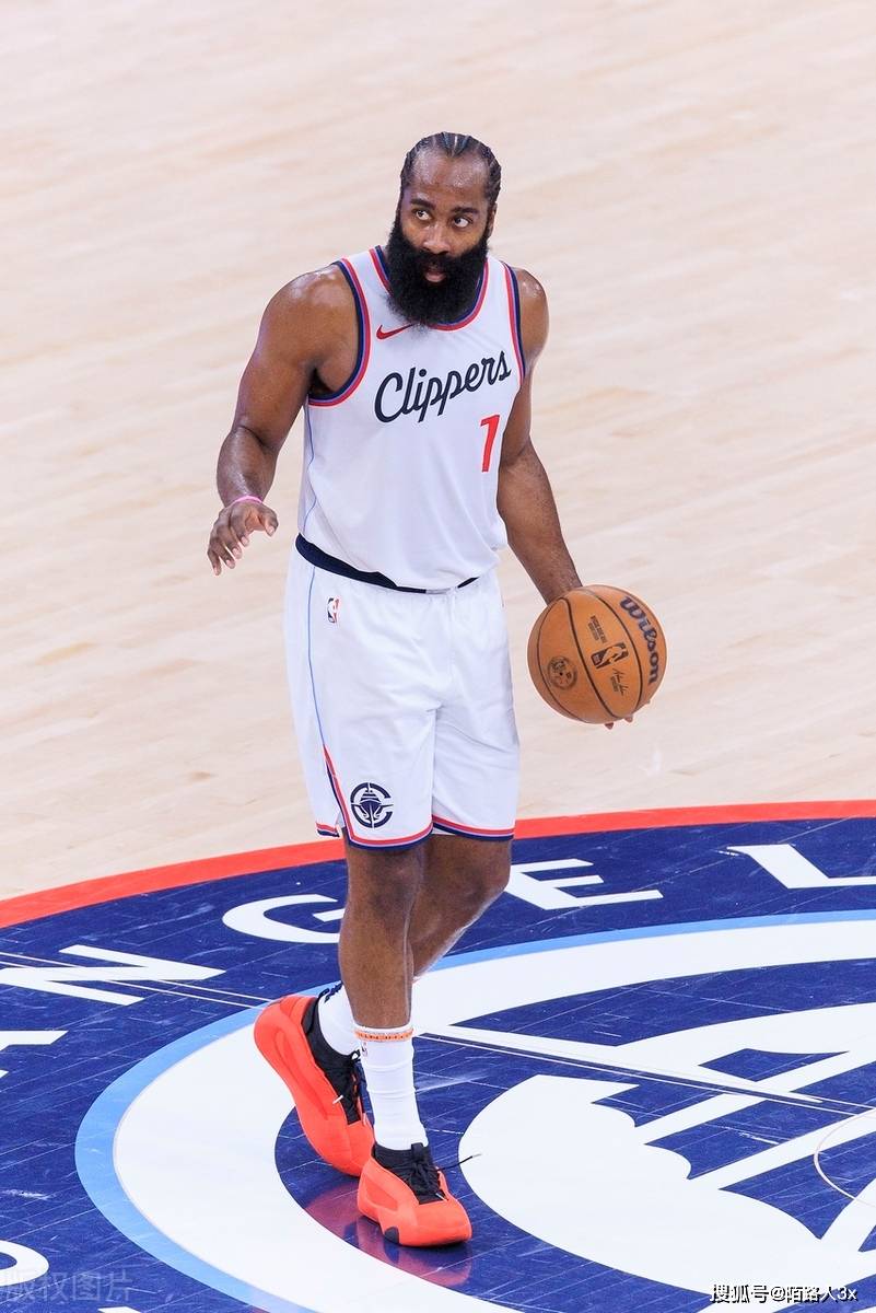 FB体育官网-快船队客场告捷,继续领跑西部榜首