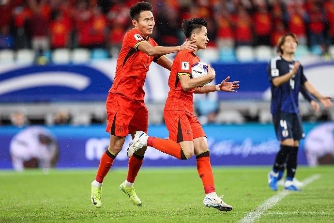 FB体育官网-本土球员表现亮眼,助球队战胜对手