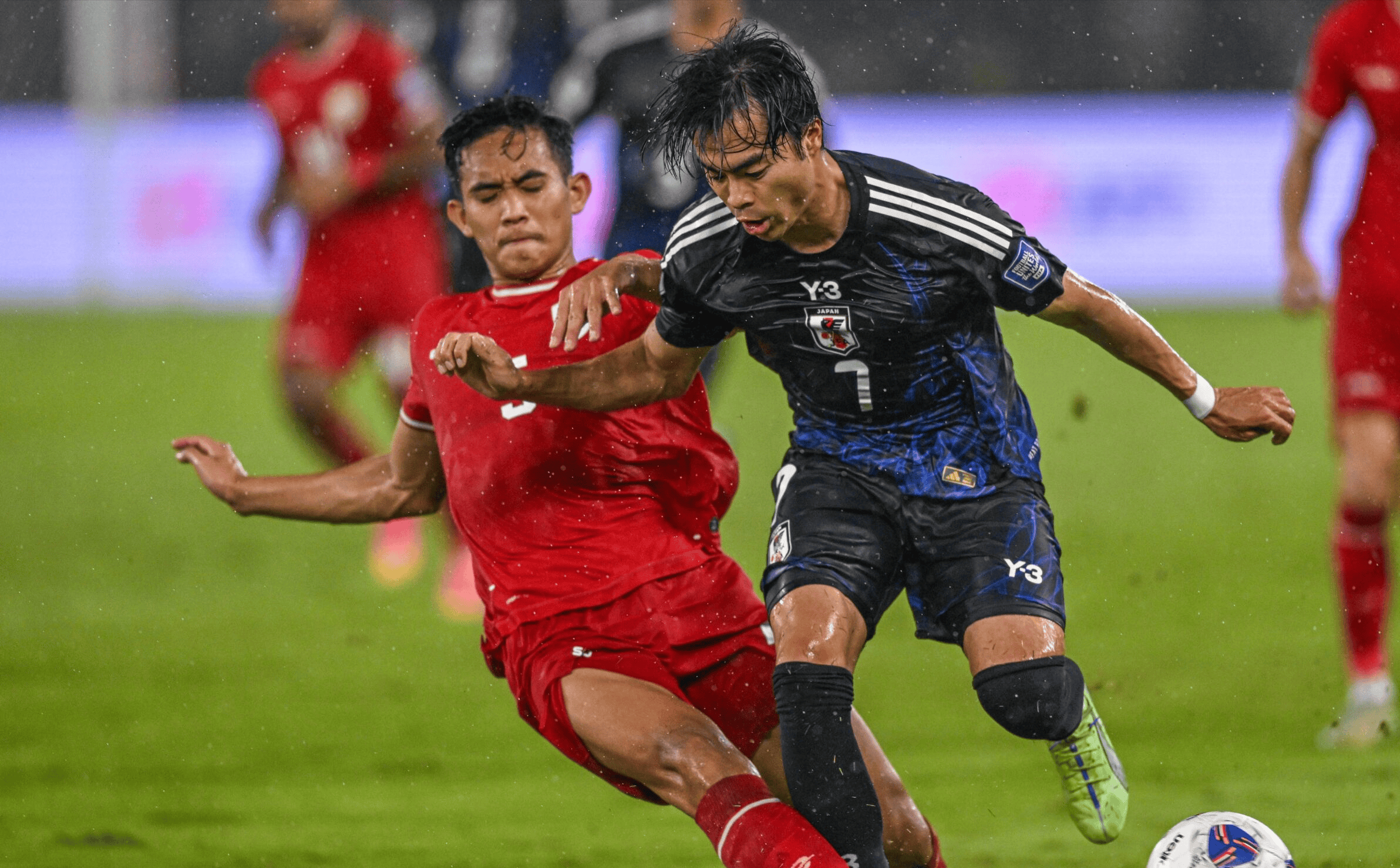 强强对话!亚洲足球巨星争夺最终胜利 强强对话!亚洲足球巨星争夺最终胜利