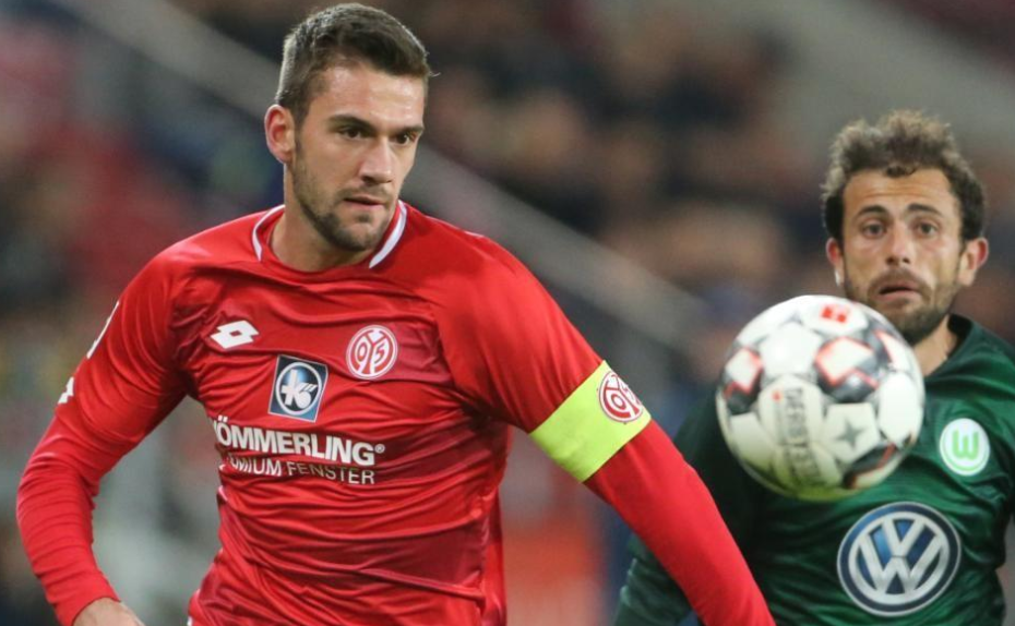 法兰克福显低迷状态,保级压力逐渐增大 法兰克福显低迷状态,保级压力逐渐增大