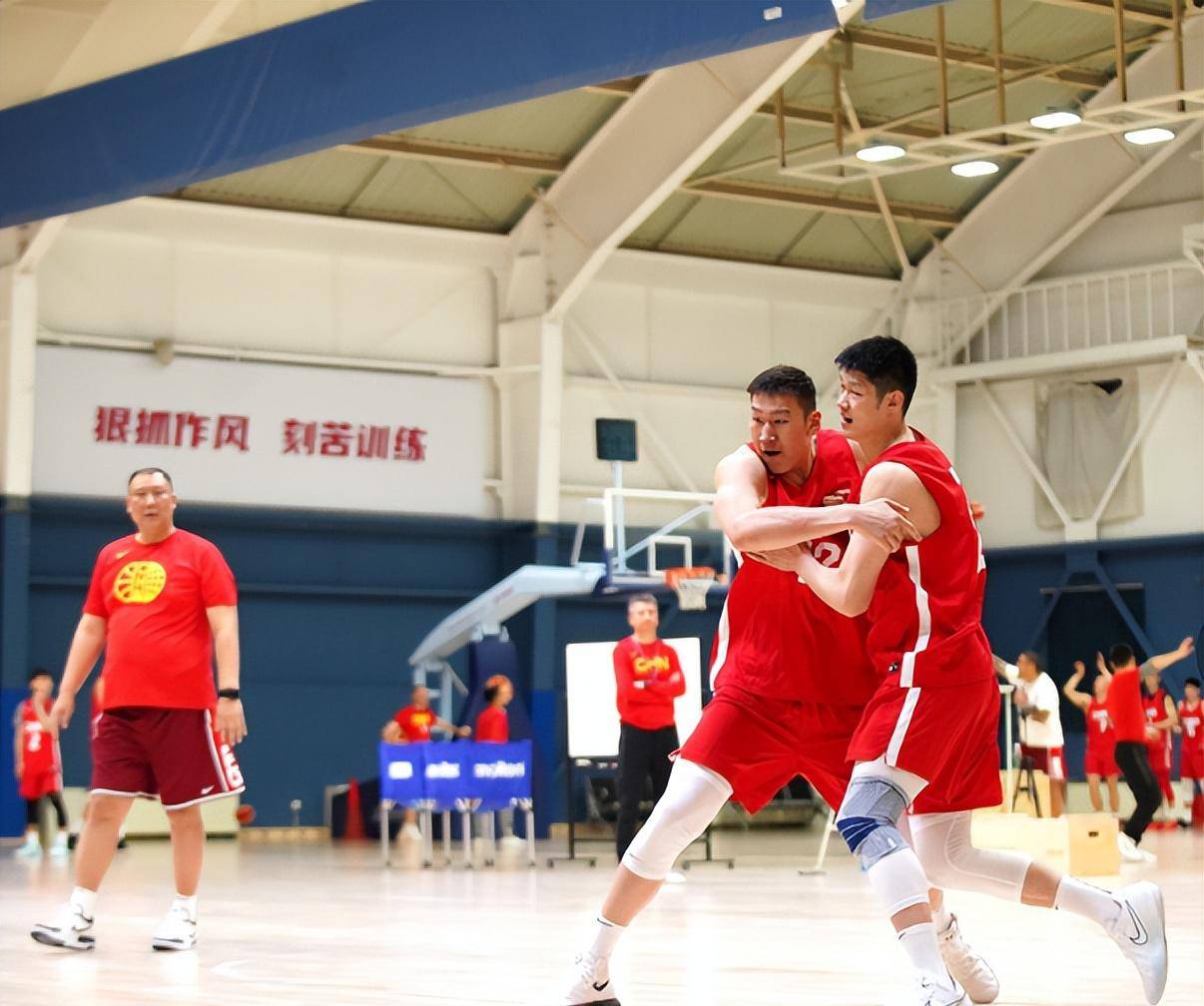 新一轮篮球联赛即将打响,球迷期待激烈对抗 新一轮篮球联赛即将打响,球迷期待激烈对抗