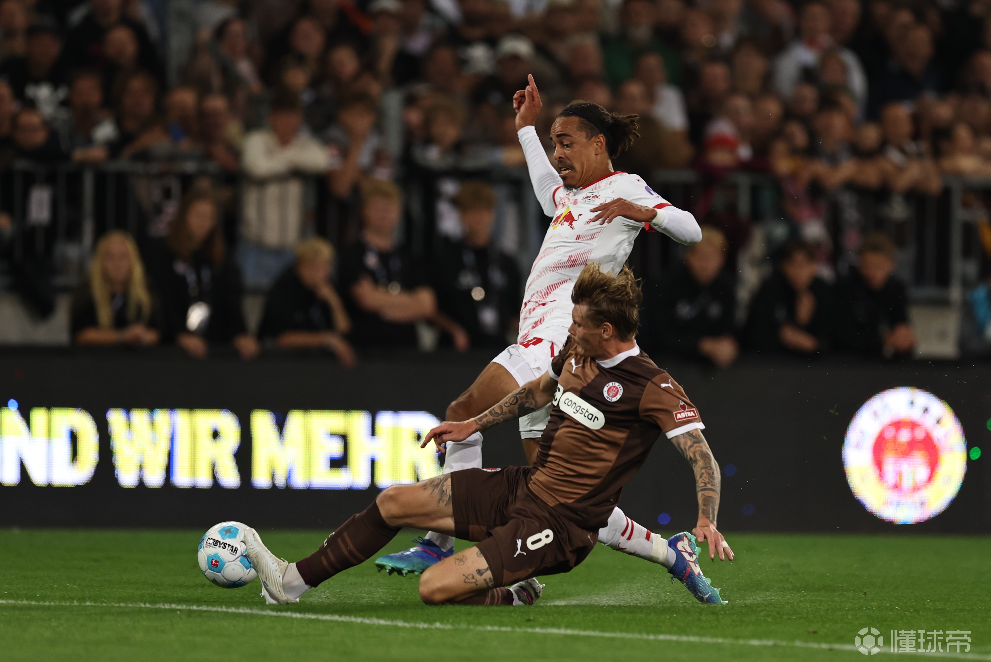 FB体育官网-奥格斯堡客场逼平对手,不败记录延续