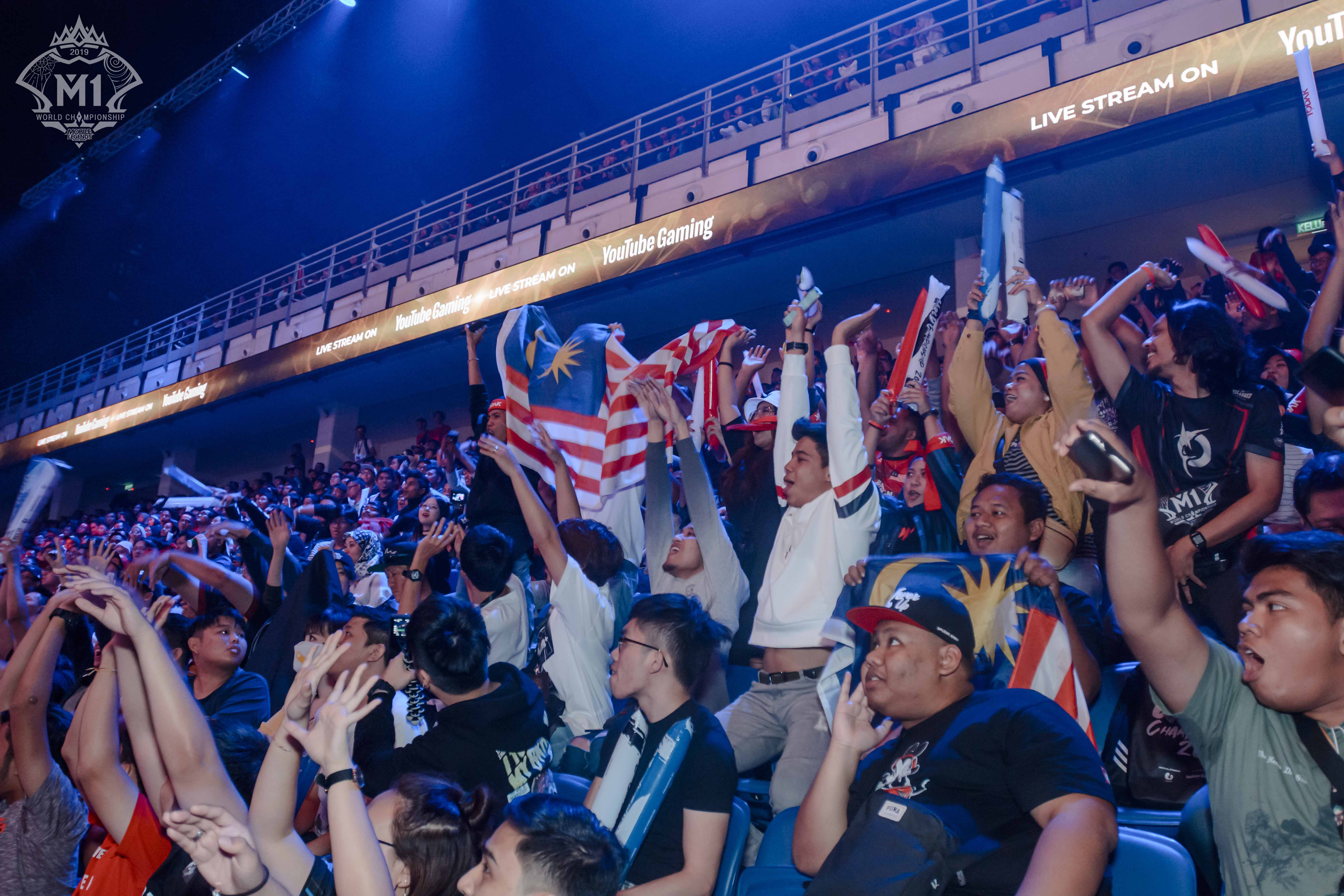 土耳其篮球联赛冠军产生,全队欢呼 土耳其篮球联赛冠军产生,全队欢呼