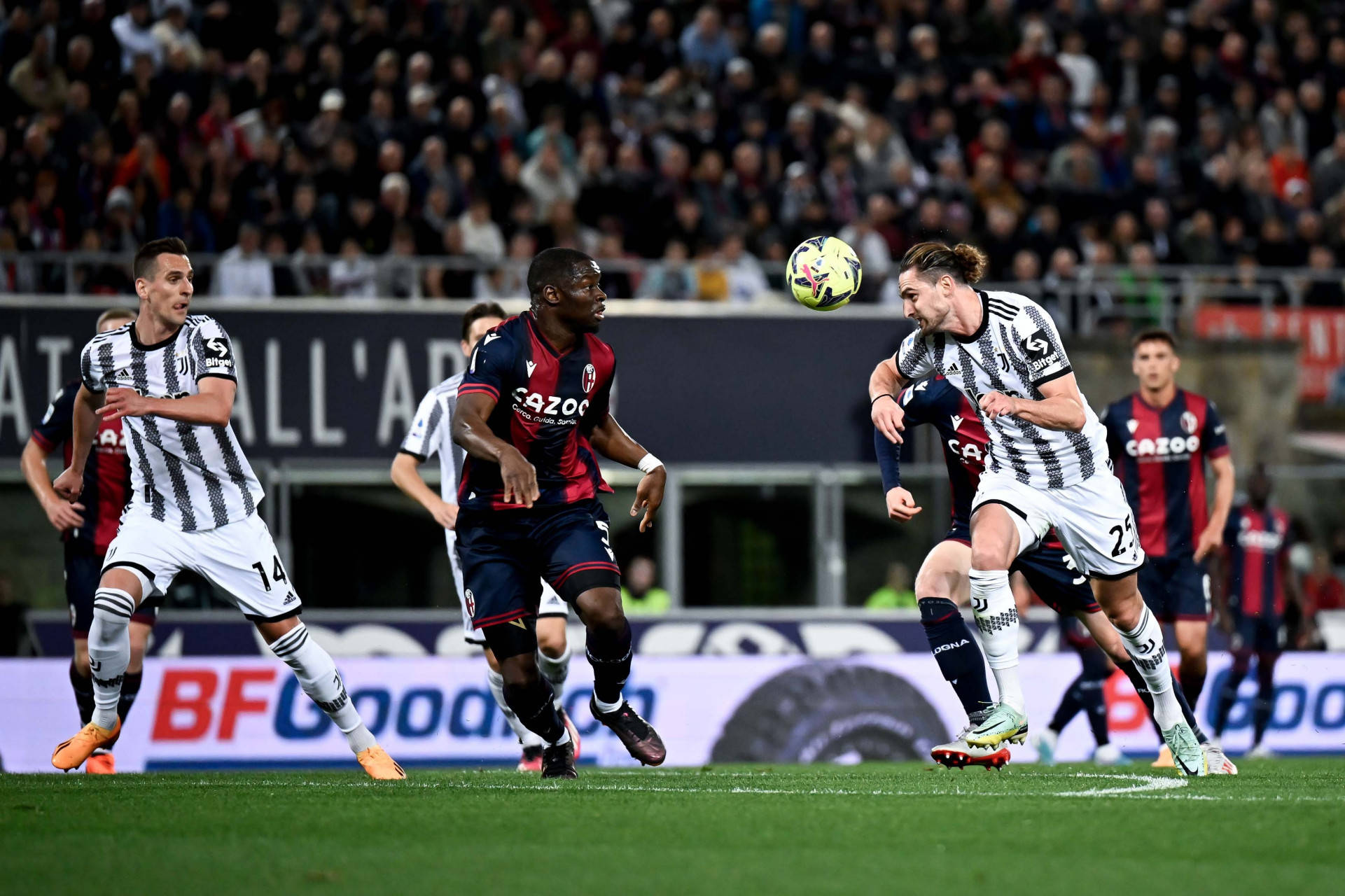 FB体育官网-斯洛文尼亚击败波兰,晋级16强