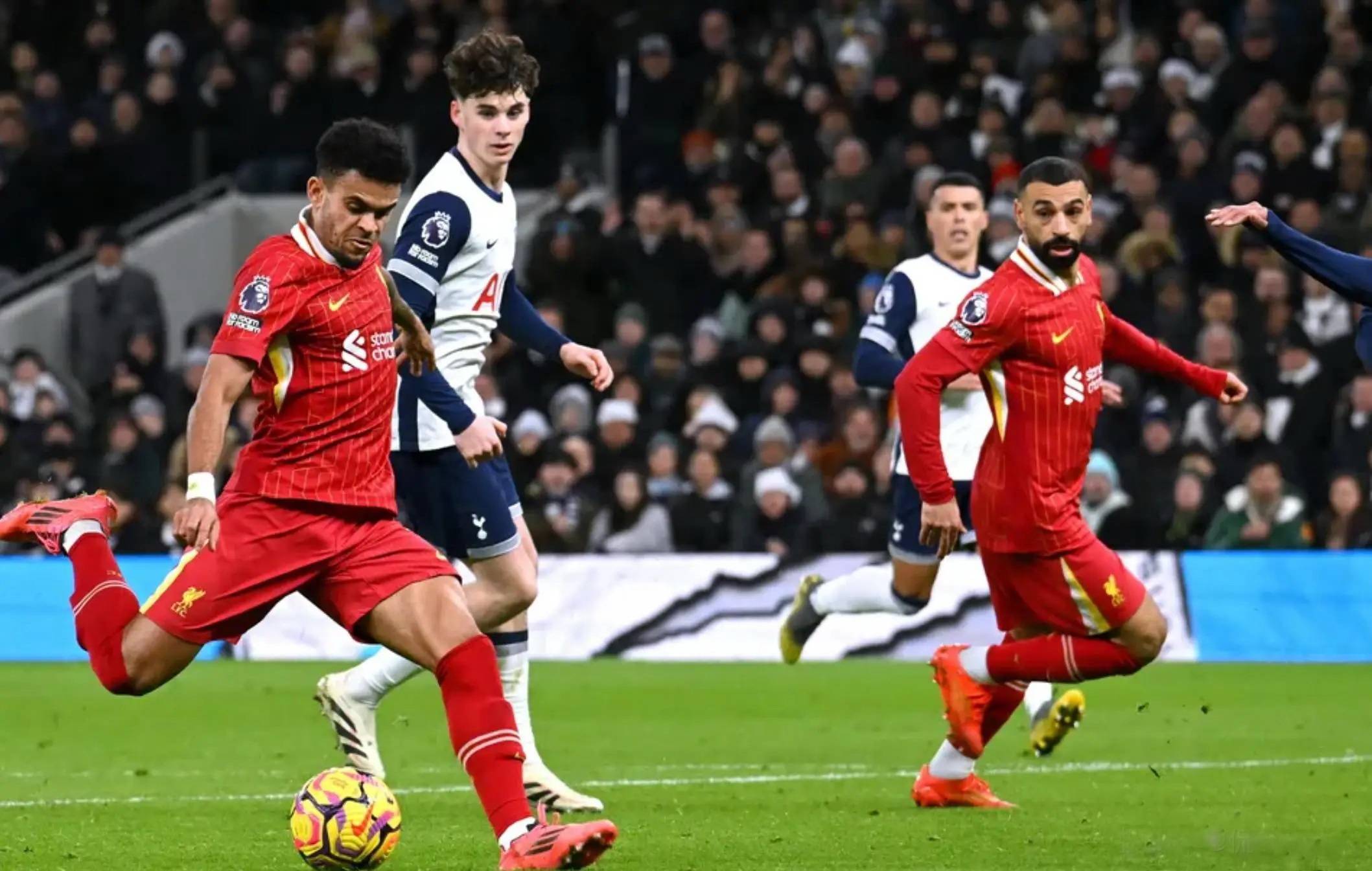 利物浦客场1-2不敌热刺,失去小组头名位置 利物浦客场1-2不敌热刺,失去小组头名位置