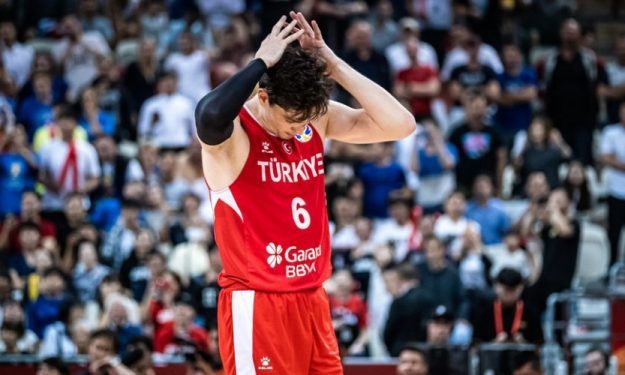 奥斯曼主场夺冠,引来球迷大呼上当 奥斯曼主场夺冠,引来球迷大呼上当