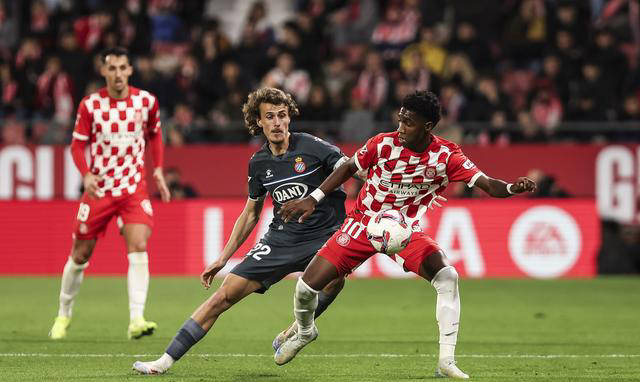 FB体育官网-比利亚雷亚尔主场苦战,新援展现出色表现