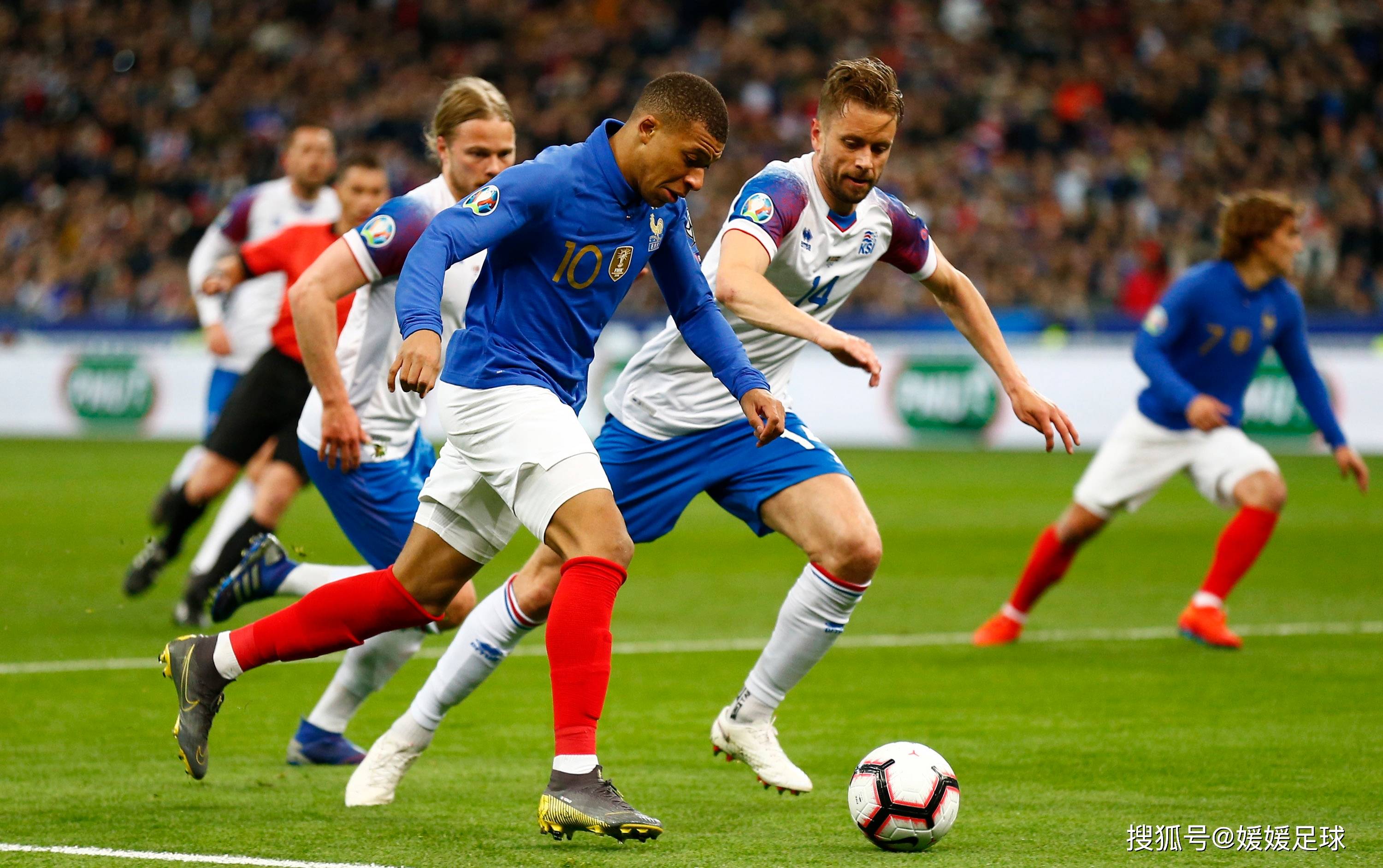 冰岛队客场逼平瑞士,排名暂居小组第五! 冰岛队客场逼平瑞士,排名暂居小组第五!