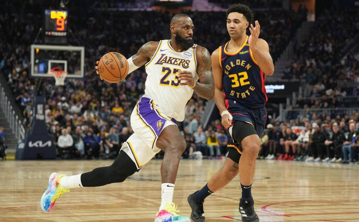 詹姆斯率领湖人再度逆袭,击败勇士 詹姆斯率领湖人再度逆袭,击败勇士