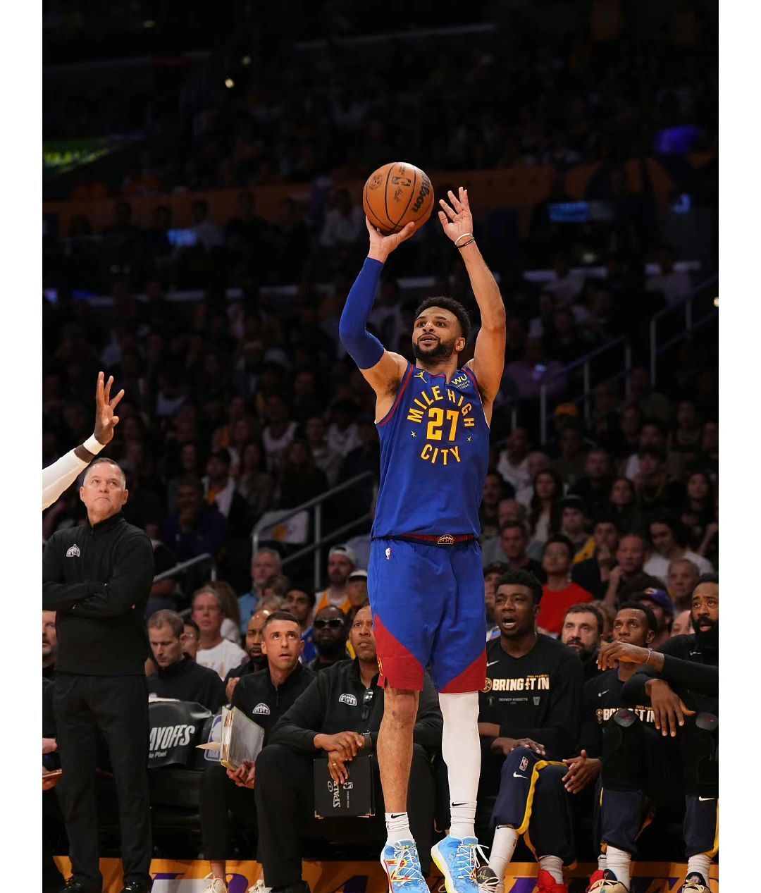 热火球员吉姆·巴克斯代表球队参加三分球大赛,最终获得第二名 热火球员吉姆·巴克斯代表球队参加三分球大赛,最终获得第二名