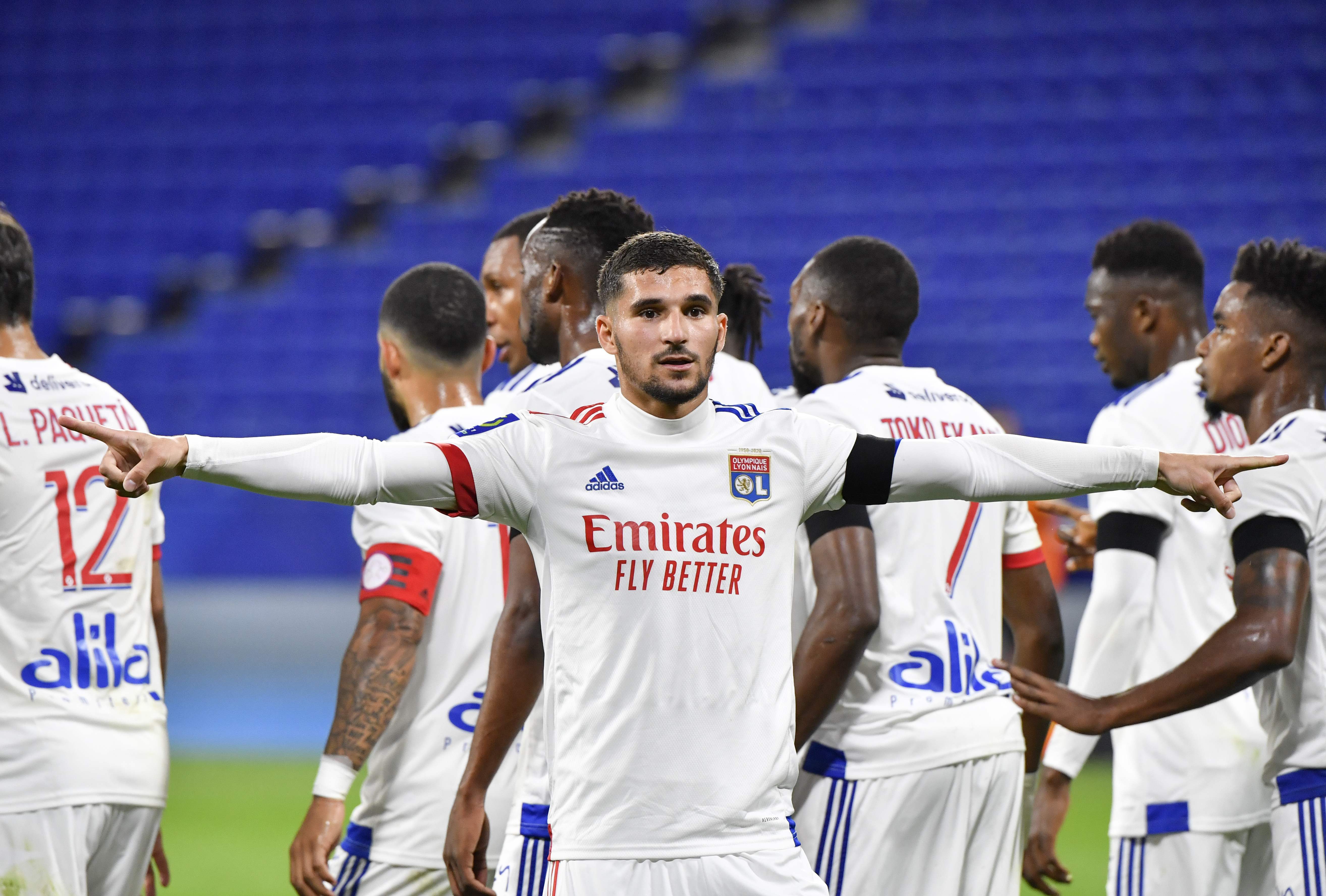 巴黎圣日耳曼状态火热,战胜对手领跑积分榜 巴黎圣日耳曼状态火热,战胜对手领跑积分榜