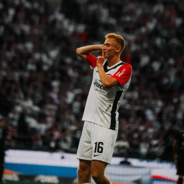 拜仁慕尼黑主场大胜门兴格拉德巴赫,德甲榜首牢不可破 拜仁慕尼黑主场大胜门兴格拉德巴赫,德甲榜首牢不可破