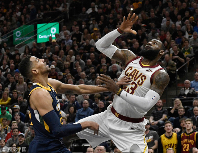 爵士队遭遇三连败,主教练表示需要调整战术 爵士队遭遇三连败,主教练表示需要调整战术