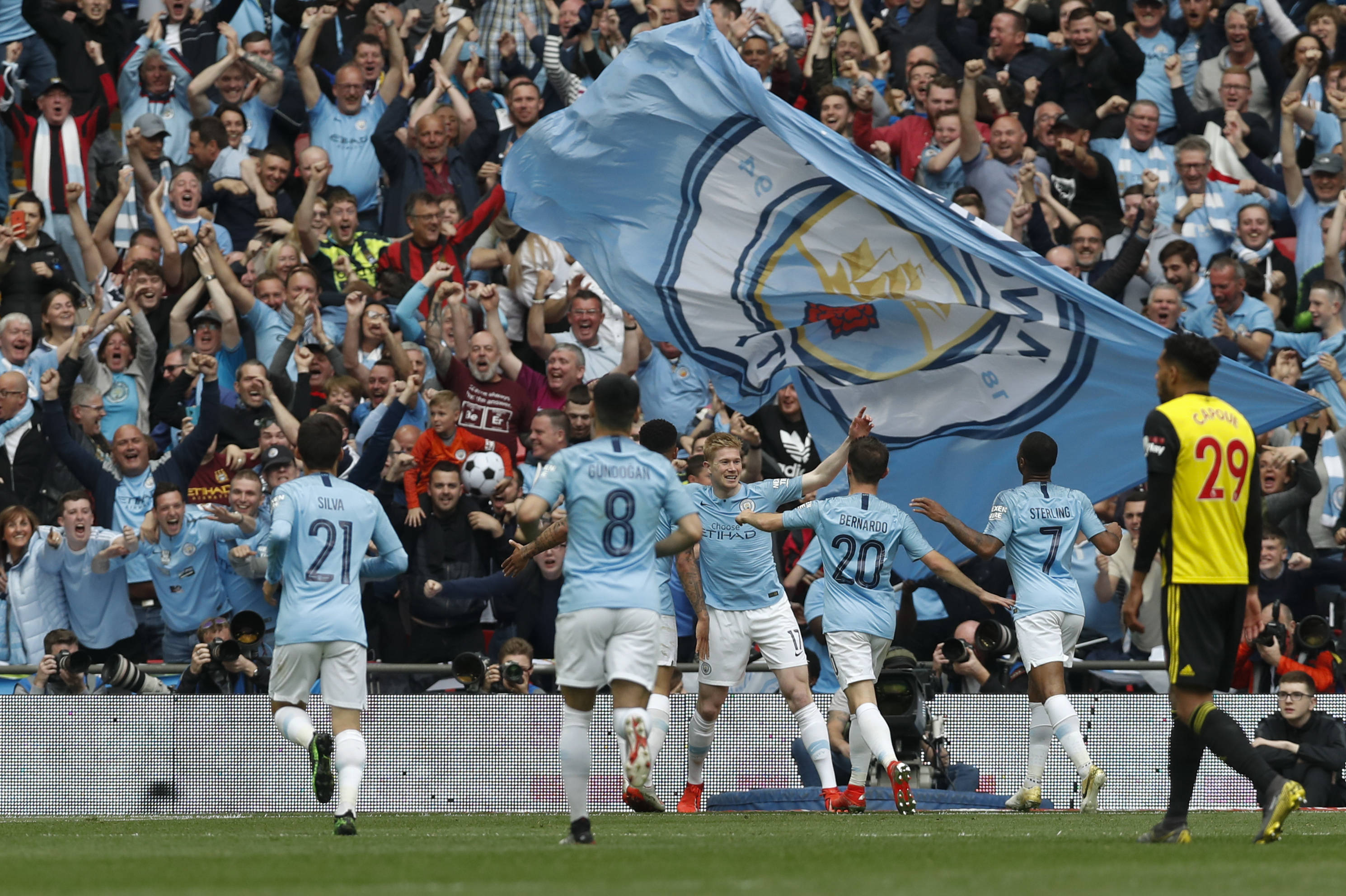 FB体育官网-曼城主场击败谢菲联,争冠形势明朗