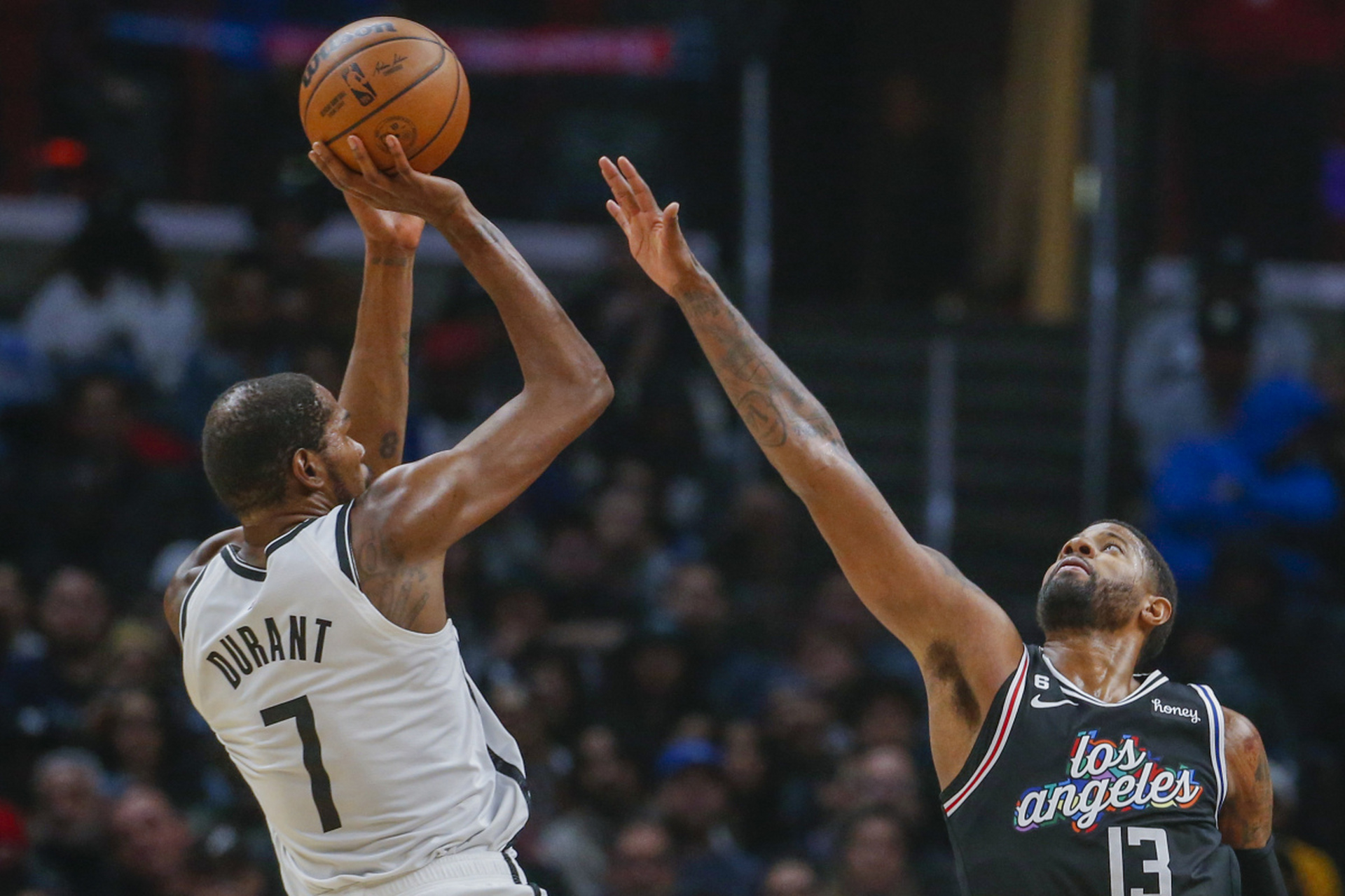 雄鹿外线火力全开,轻松战胜篮网 雄鹿外线火力全开,轻松战胜篮网