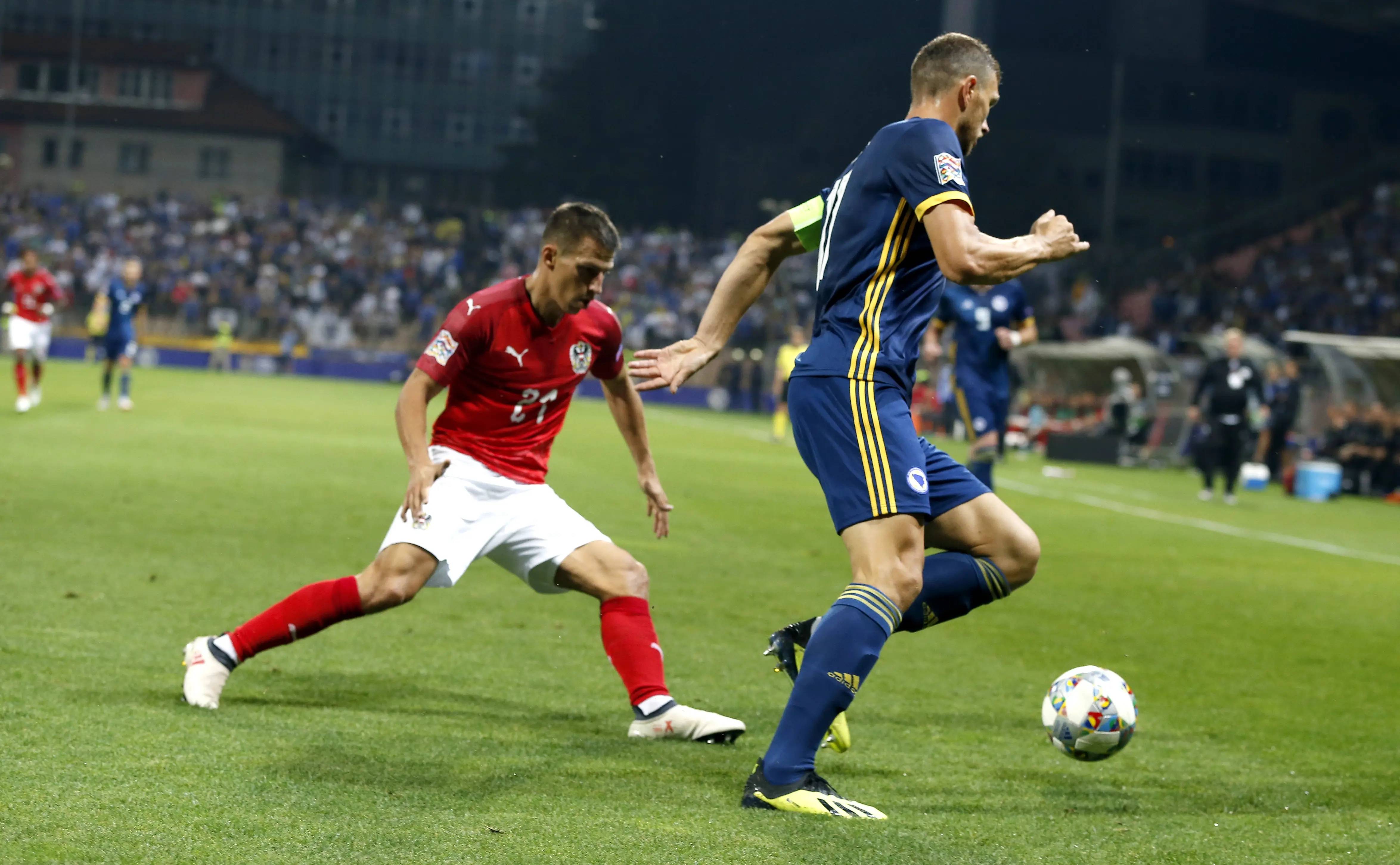 英格兰轻松击败波黑,提前出线 英格兰轻松击败波黑,提前出线