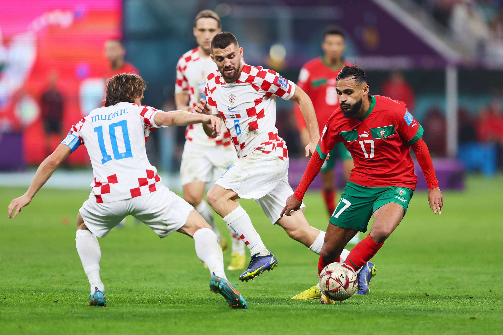 FB体育官网-欧国联赛事未料风波,球队应对变化步步为营