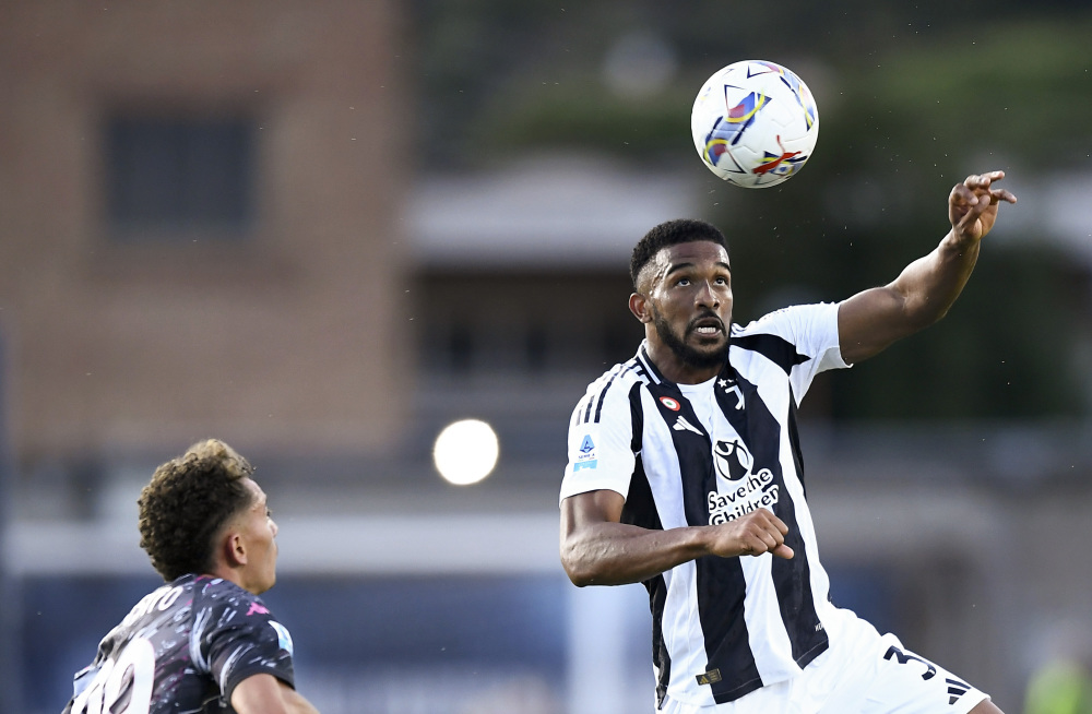 FB体育官网-尤文图斯中场伤愈复出,助球队稳定阵容