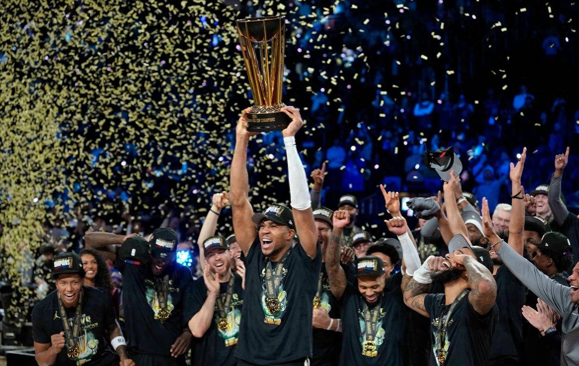 雄鹿豪取主场胜利,稳固东部积分榜领先 雄鹿豪取主场胜利,稳固东部积分榜领先