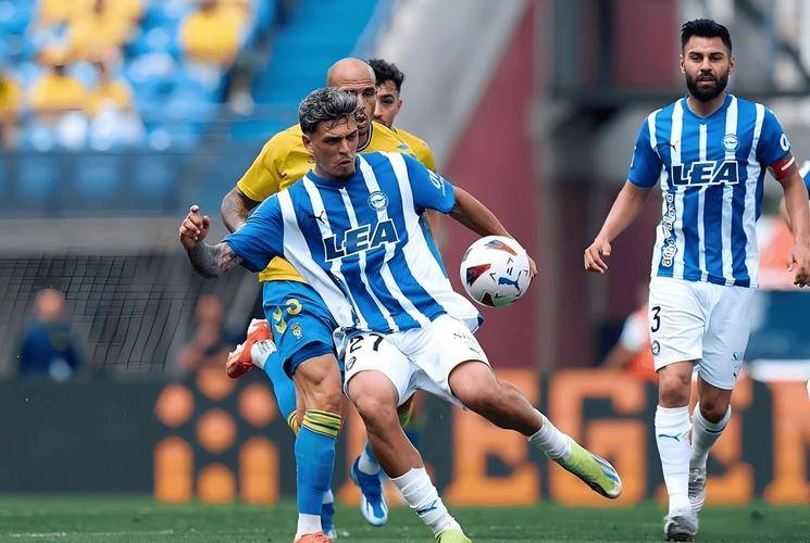 比利亚雷亚尔主场大胜莱加内斯，领先积分榜