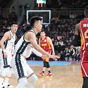 FB体育官网-老鹰惊险战胜篮网,杨雄砍下生涯新高得分