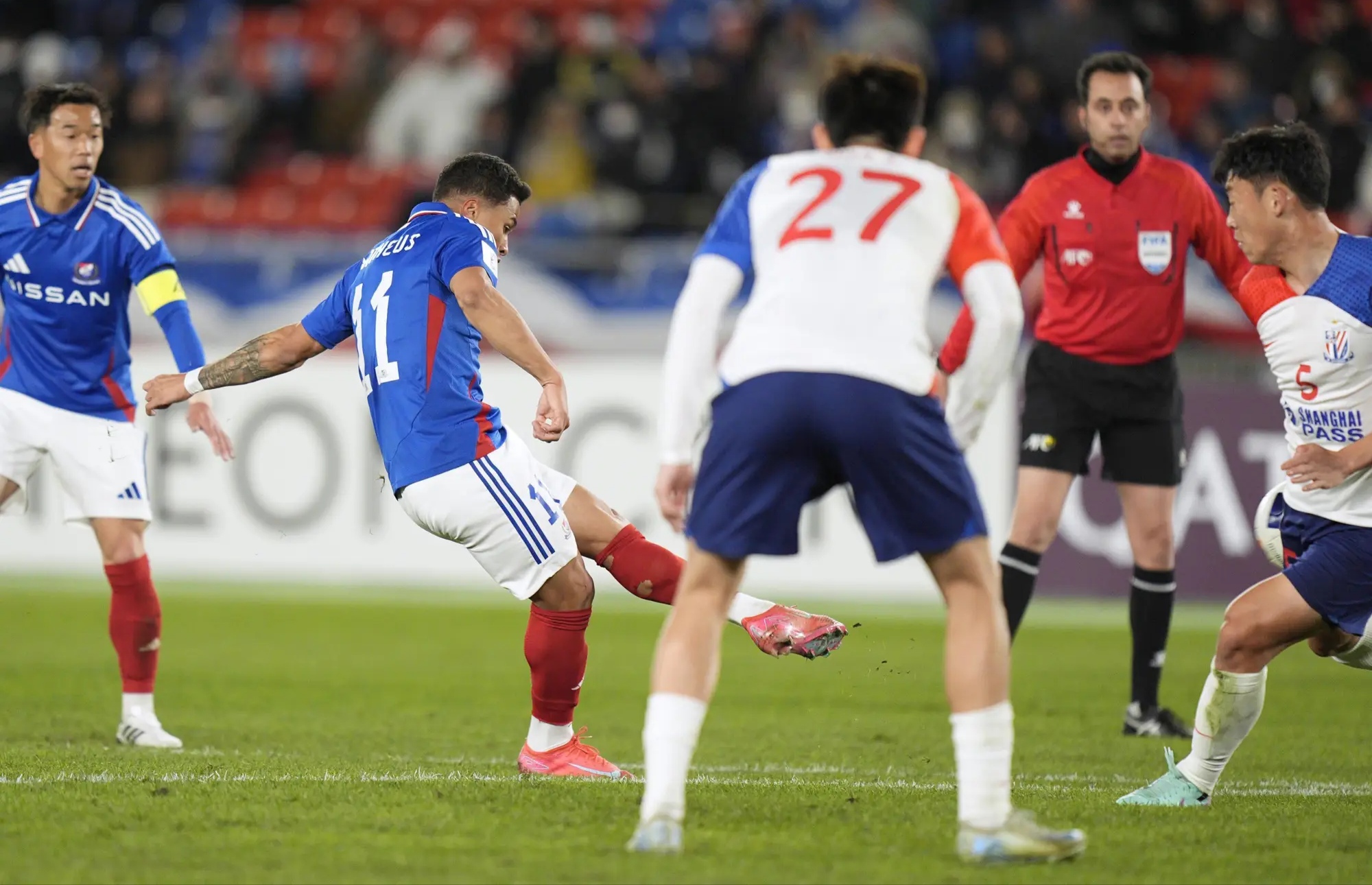 欧洲足球比赛中球队间的友好合作备受称赞 欧洲足球比赛中球队间的友好合作备受称赞