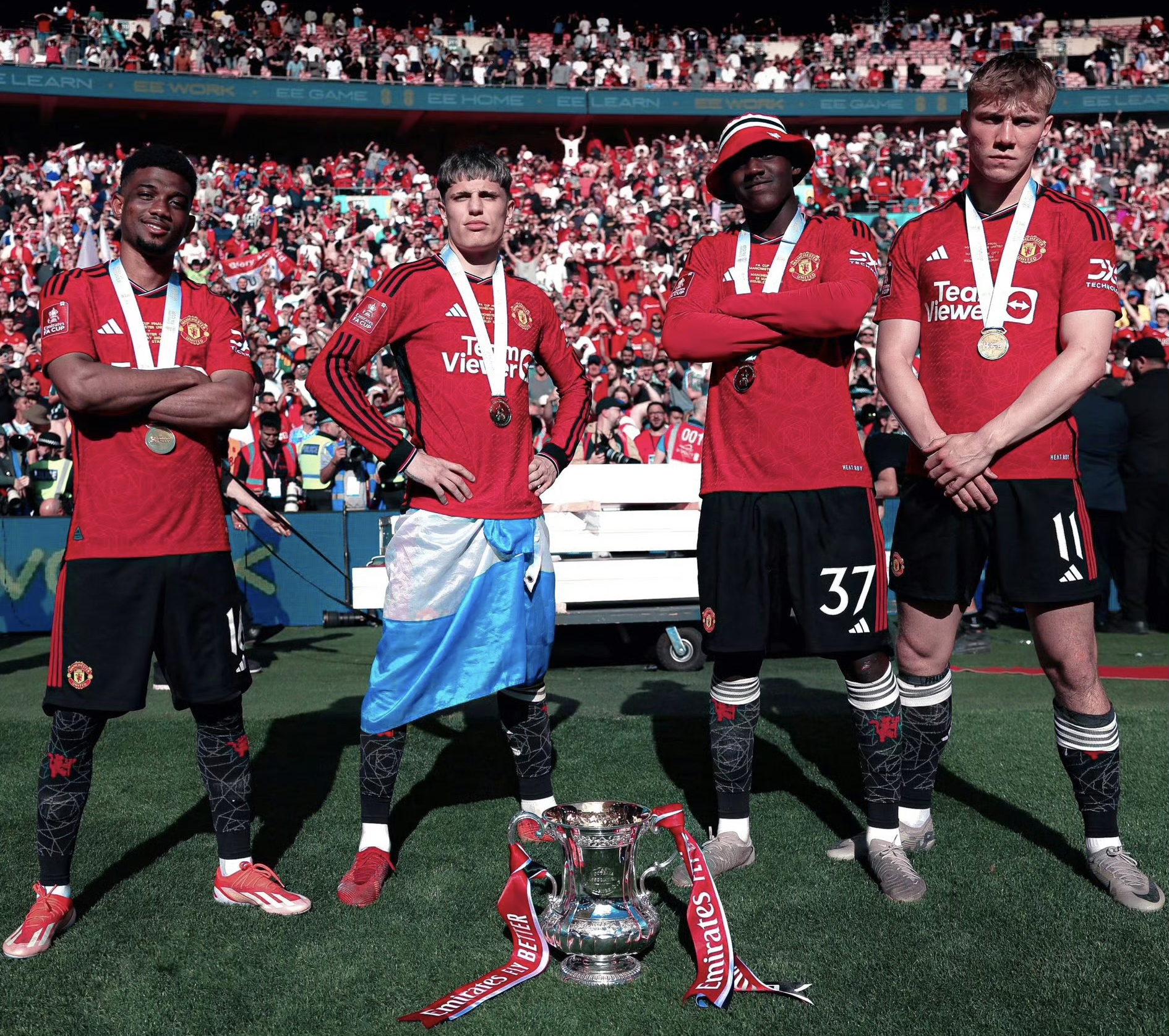 FB体育官方网站-曼联与曼城火拼在即,球迷热切期待对决