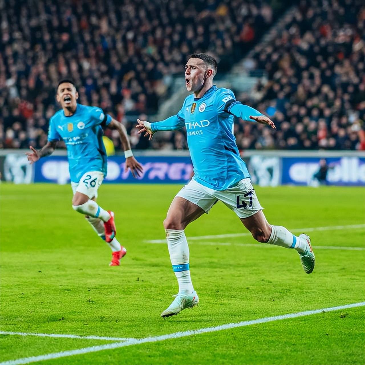 梅滕斯助攻梅开二度,曼城客场轻松获胜 梅滕斯助攻梅开二度,曼城客场轻松获胜