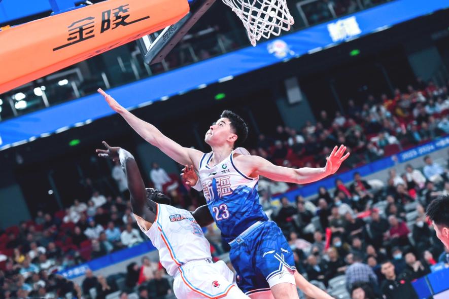 FB体育-山东男篮新赛季战绩不佳,面临困境