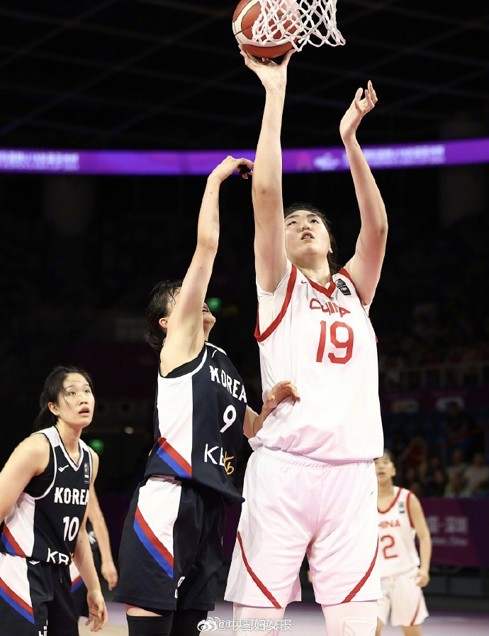 FB体育平台-澳大利亚女子篮球队赢得胜利，晋级半决赛