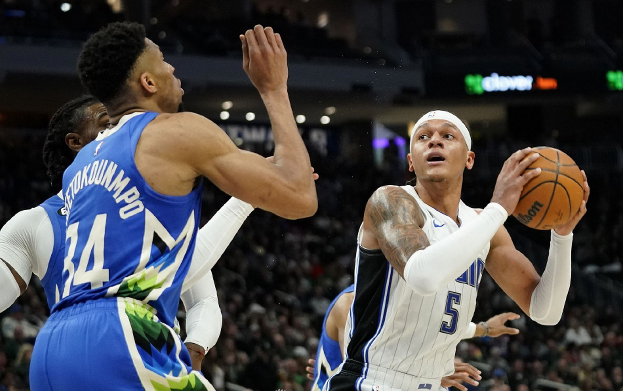 雄鹿主场胜魔术,实现五连胜 雄鹿主场胜魔术,实现五连胜