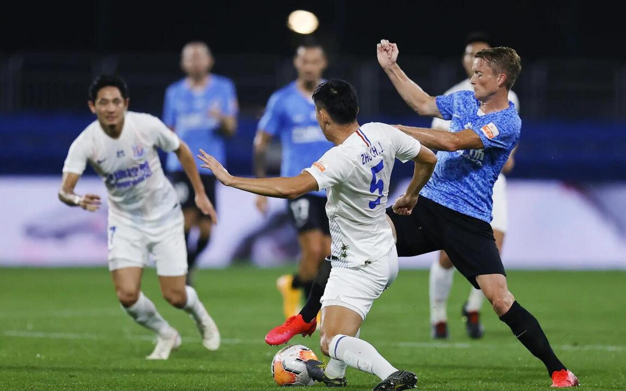 申花热血沸腾,将迎战大连人和! 申花热血沸腾,将迎战大连人和!