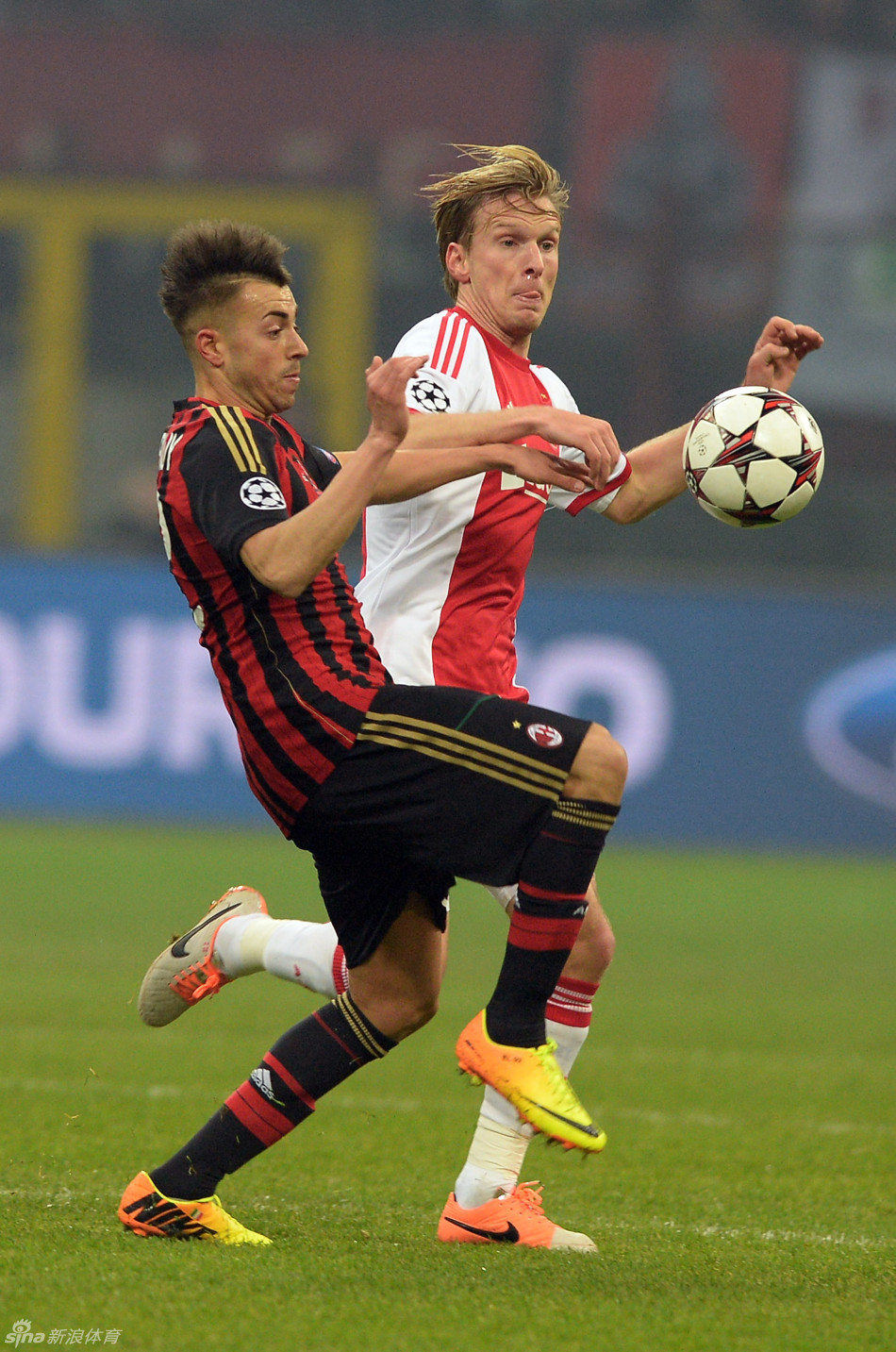FB体育官方网站-阿贾克斯客场逆转AC米兰,实现惊人逆转