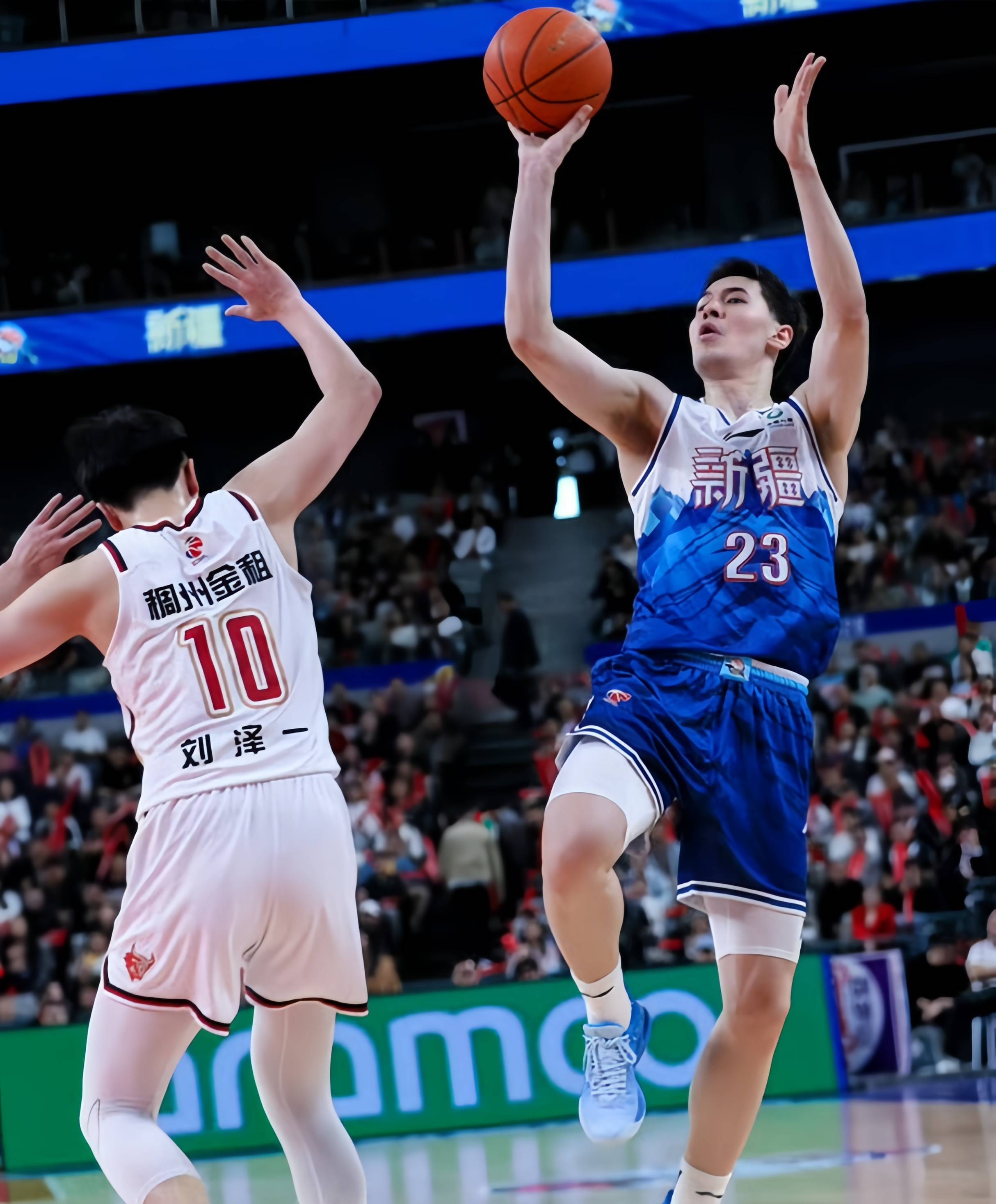 FB体育-新疆男篮在主场击败云南队,赢得胜利