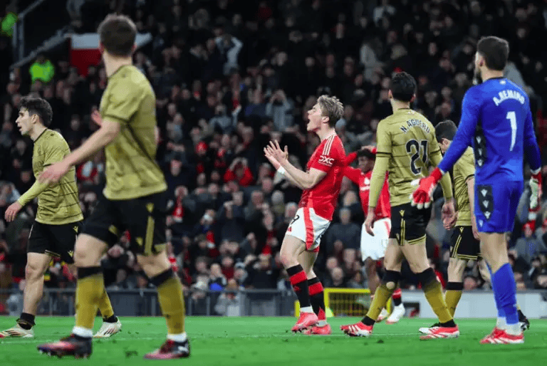 曼联突围成功,晋级前景一片光明 曼联突围成功,晋级前景一片光明