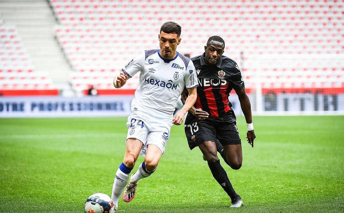 圣埃蒂安队轻松战胜对手,获得比赛胜利 圣埃蒂安队轻松战胜对手,获得比赛胜利