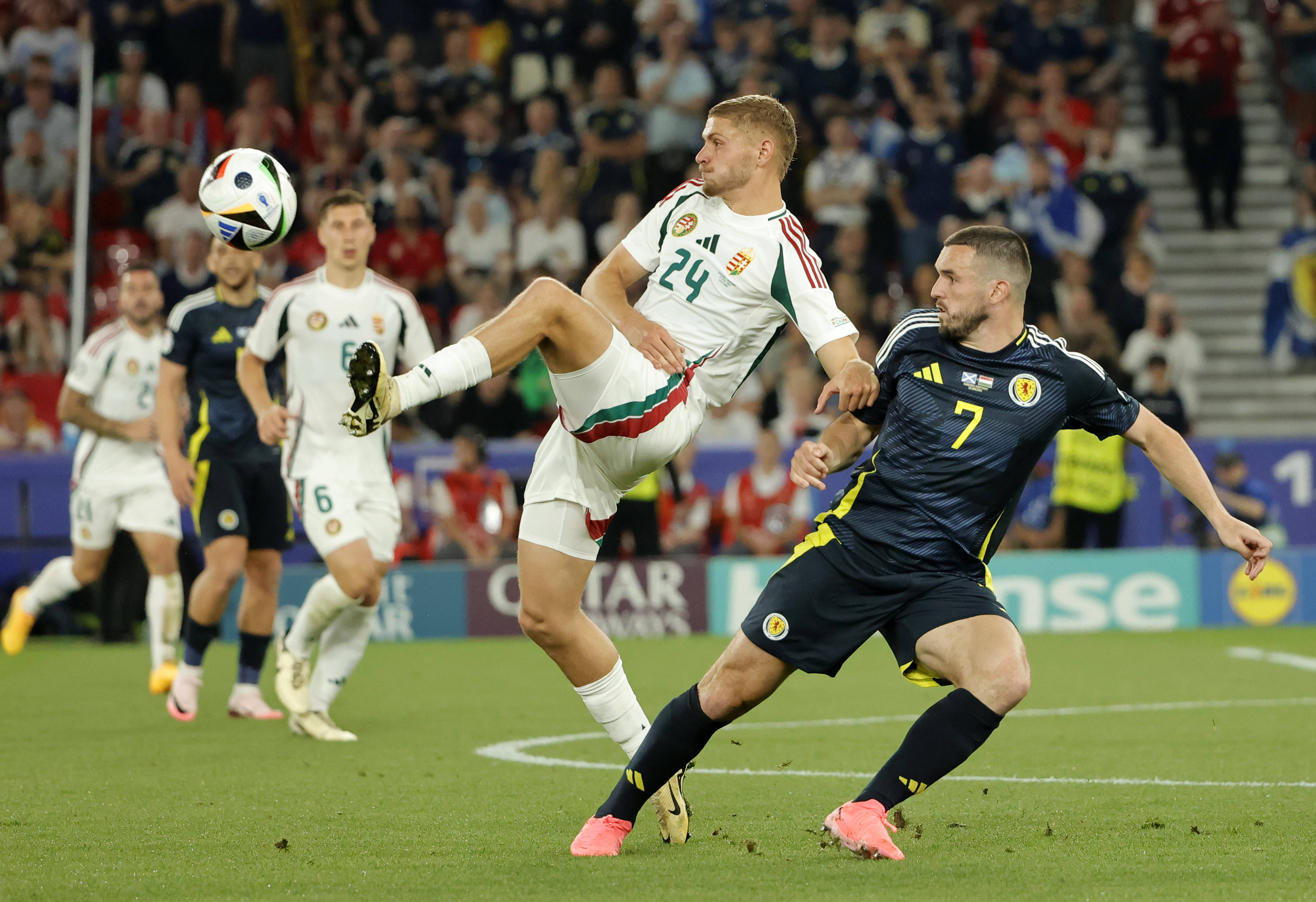 葡萄牙连胜,匈牙利艰难晋级欧洲杯四分之一 葡萄牙连胜,匈牙利艰难晋级欧洲杯四分之一