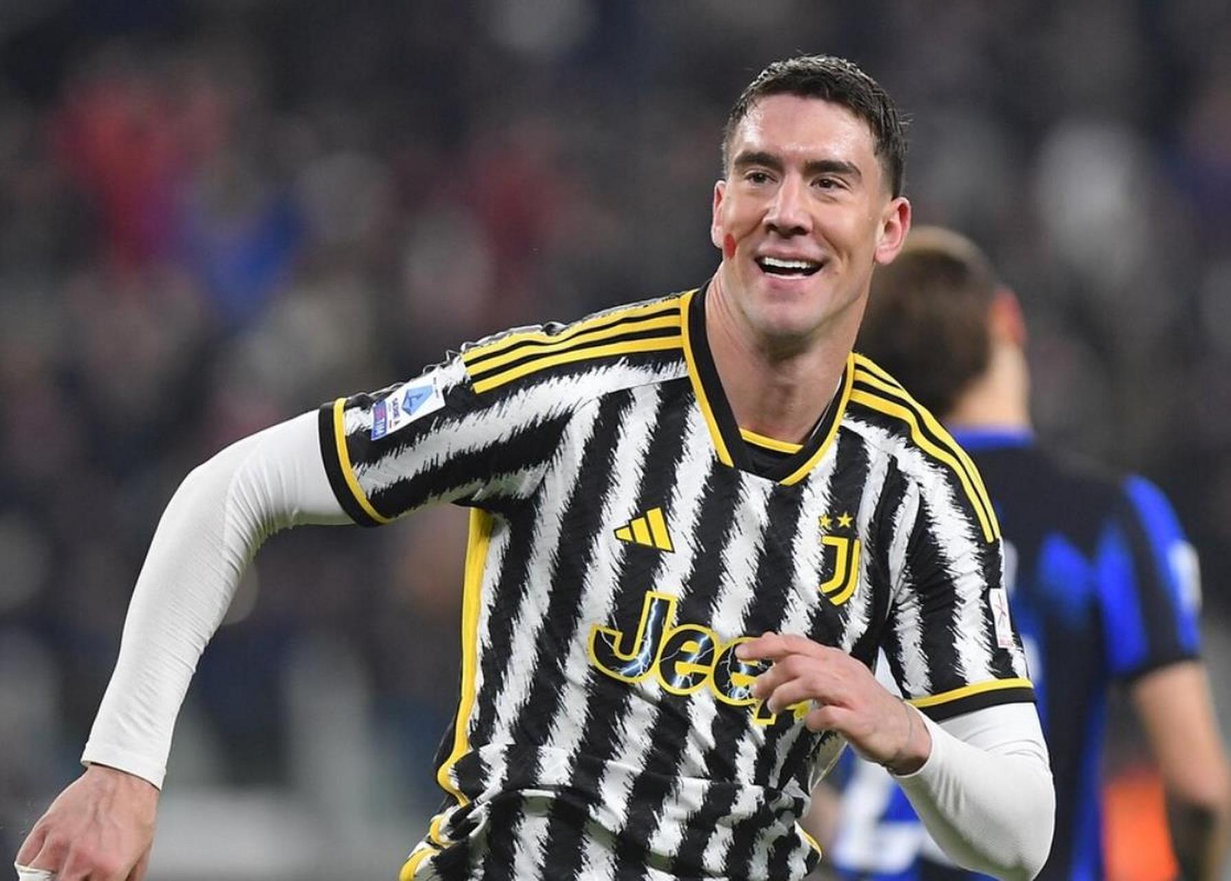 FB体育官网-意甲领头羊罗马遭遇险境,能否守住榜首位置?