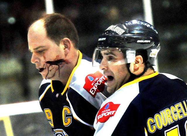 FB体育-绝地反击!胜负攸关的比赛触目惊心