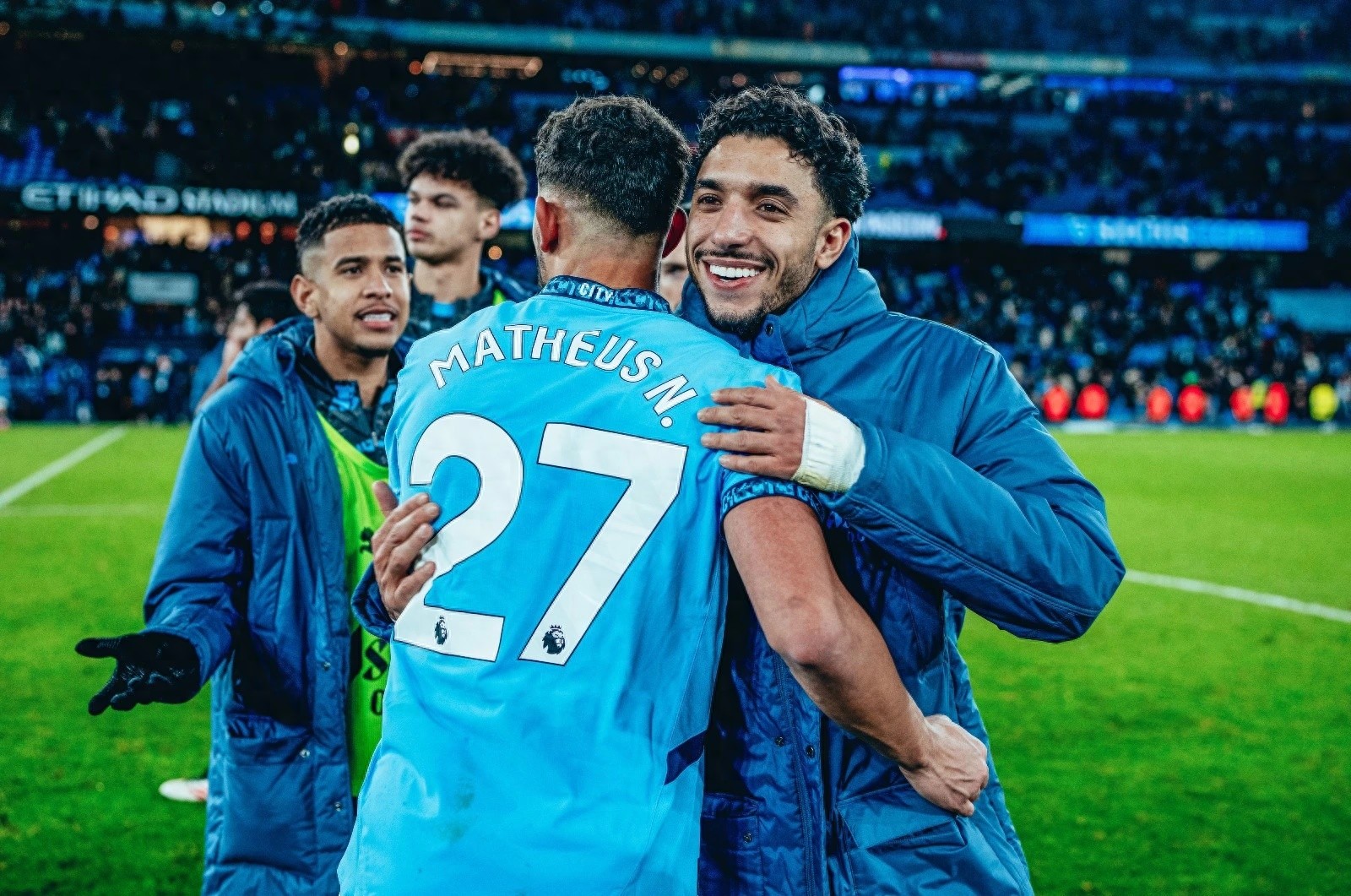 FB体育-哈德斯菲尔德主力球员强势发挥,助球队获胜