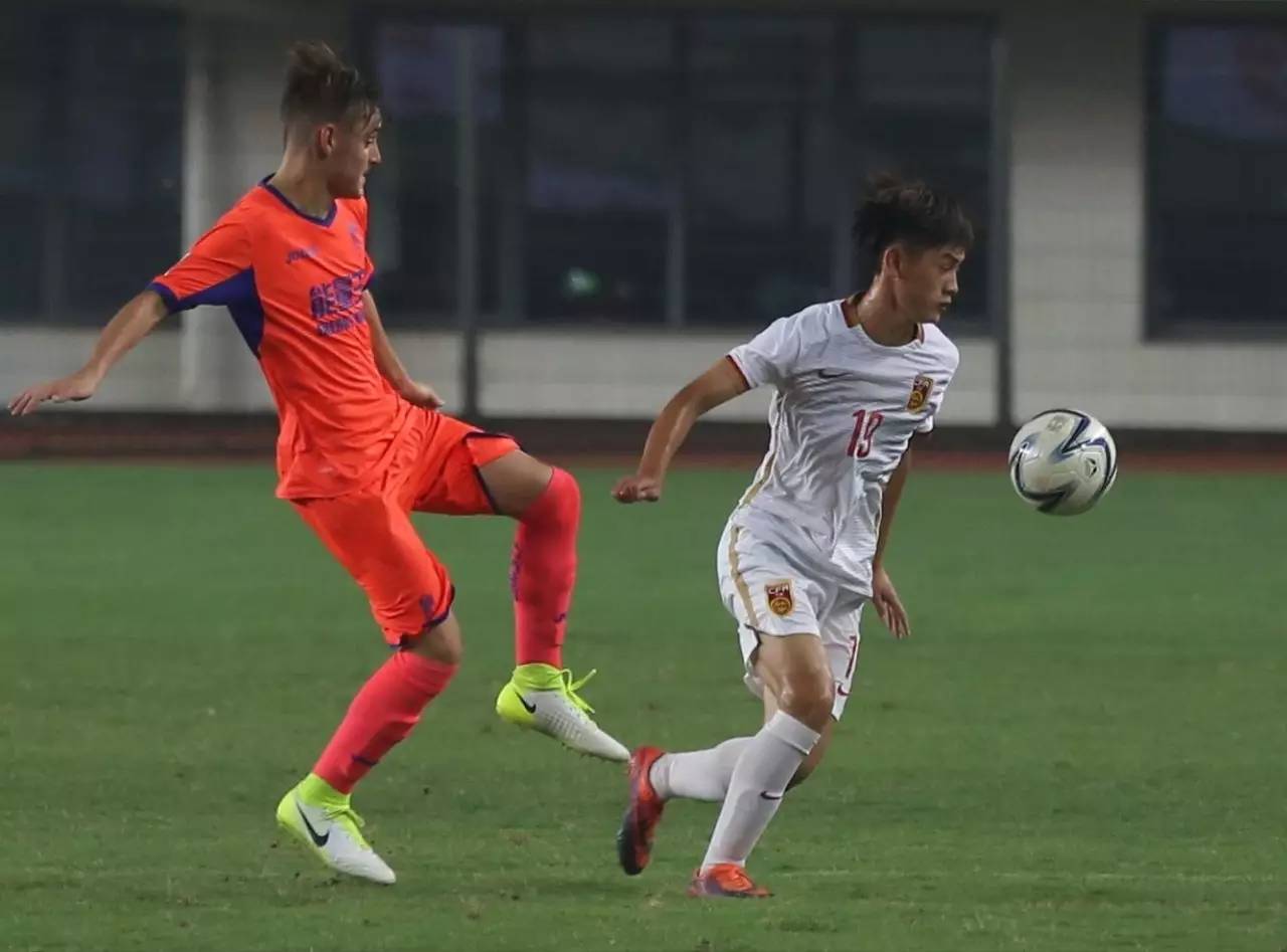 格拉纳达反击成功,逆转强势对手 格拉纳达反击成功,逆转强势对手