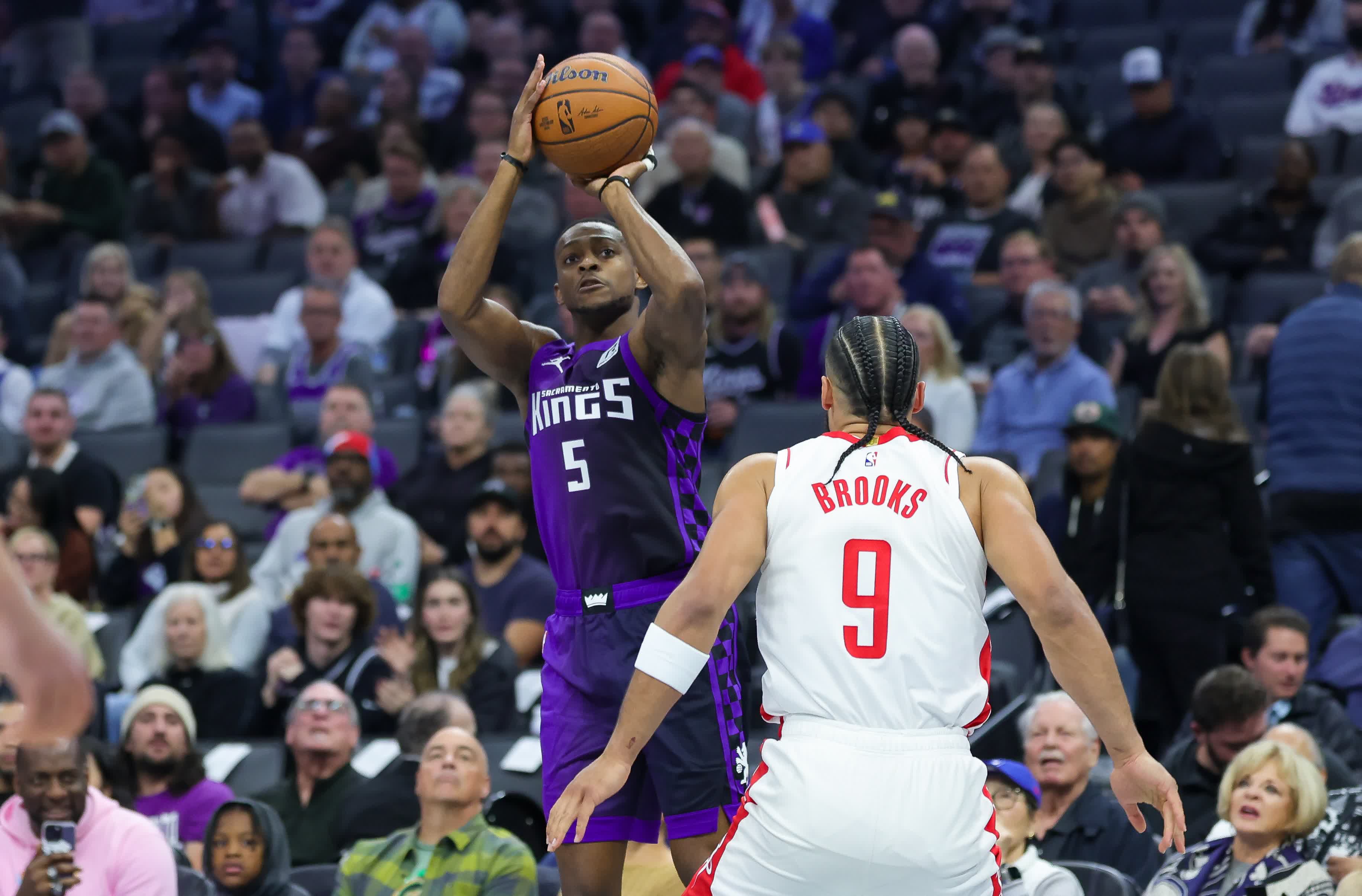 火箭客场大胜,球队状态回暖 火箭客场大胜,球队状态回暖