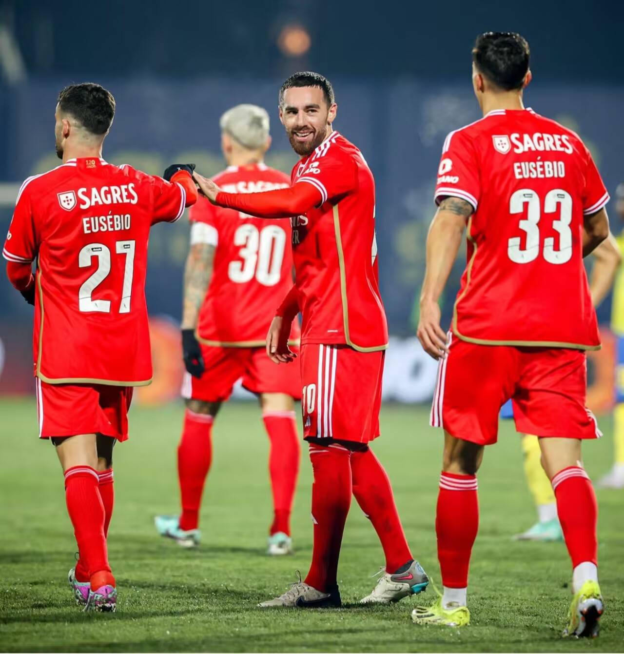 摩纳哥客场踢平,保住小组第二位置 摩纳哥客场踢平,保住小组第二位置